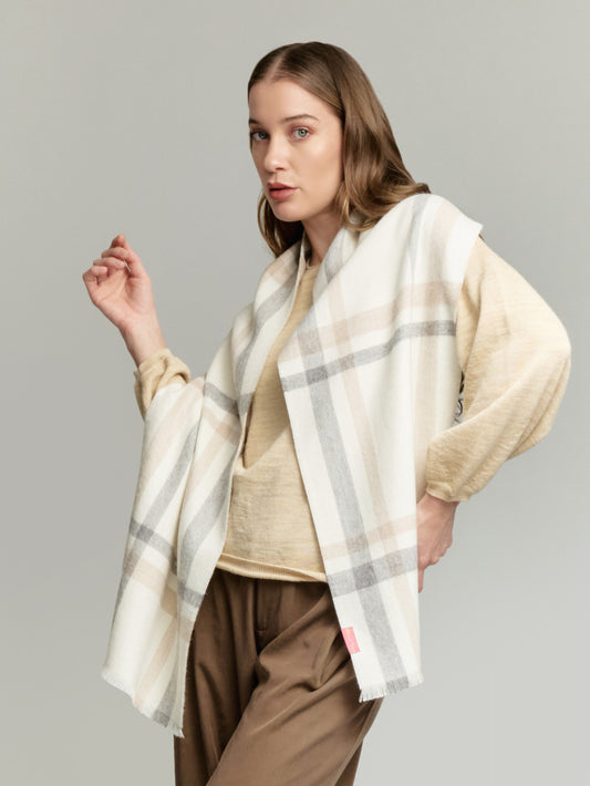 Vallejos Eco Scarf Made of Baby Alpaca in Ecru Color