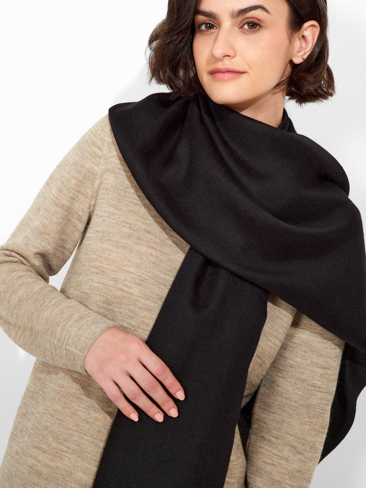 Estola Amareto De Baby Alpaca Color Negro