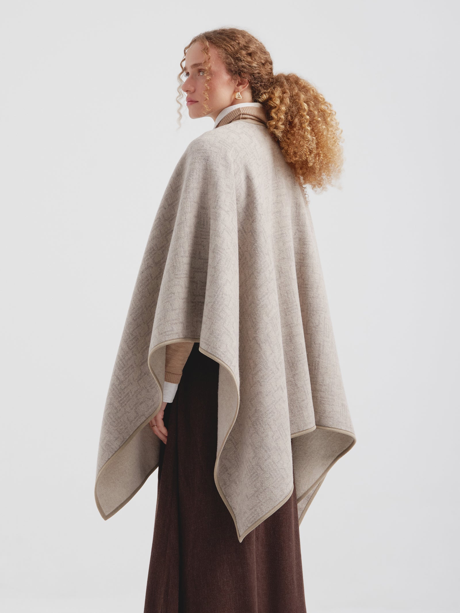 Capa Yper De Baby Alpaca Color Gris