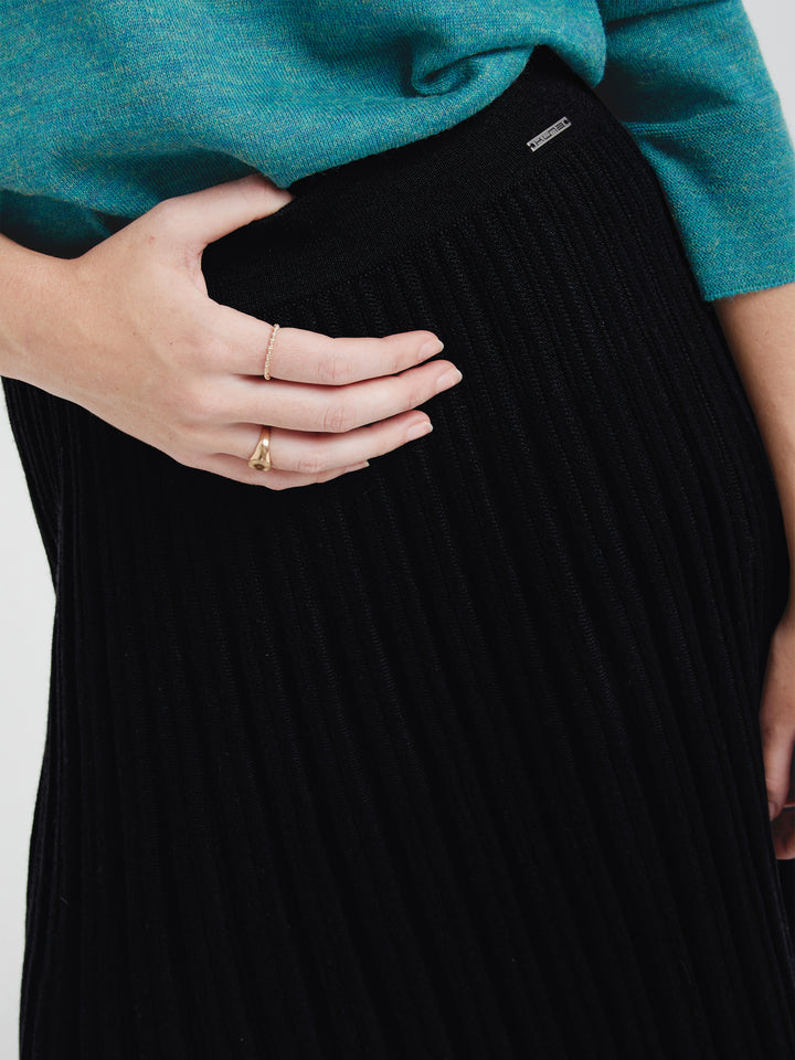 Black Vitae Skirt Baby Alpaca Color Black