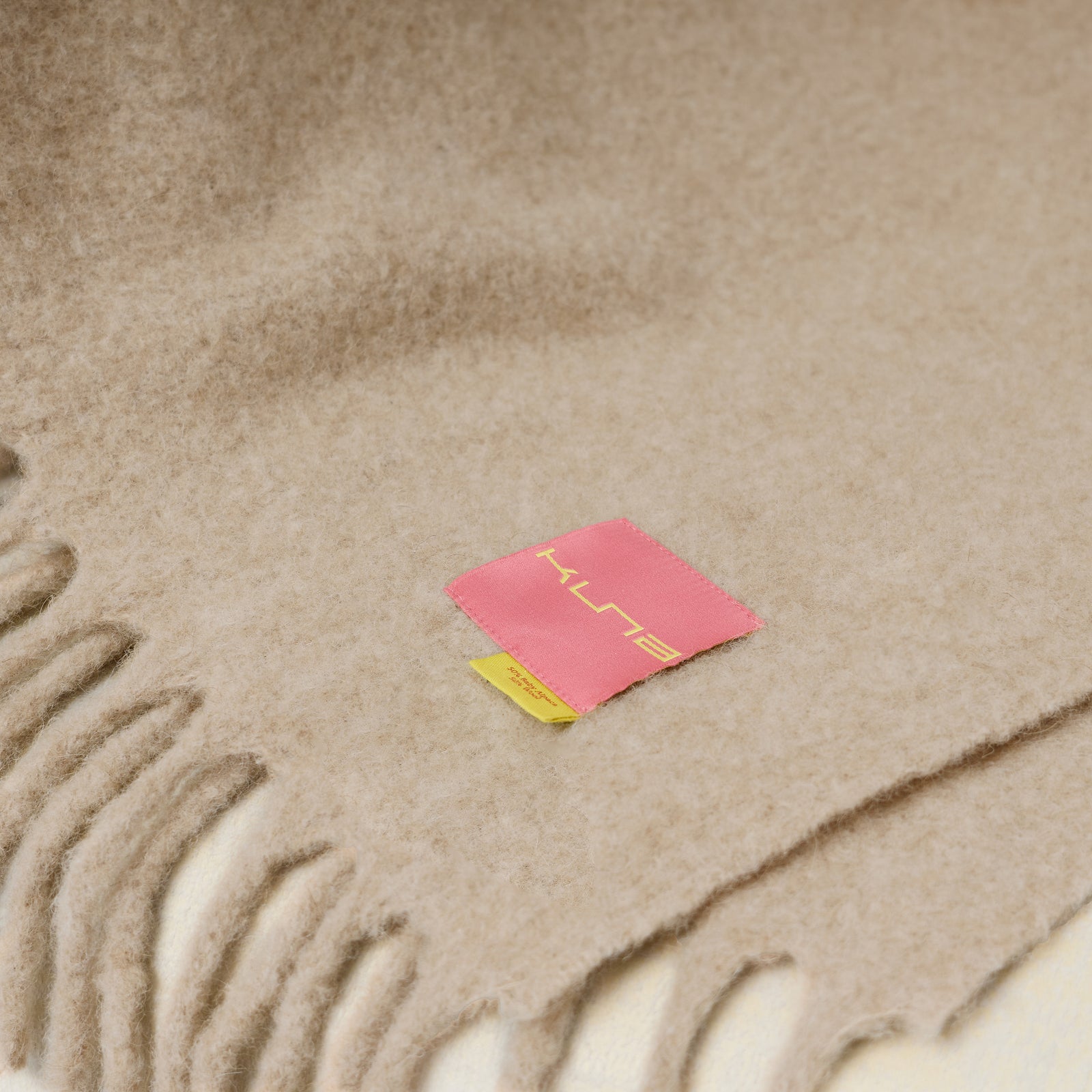 Manta Cadbury De Baby Alpaca Color Beige