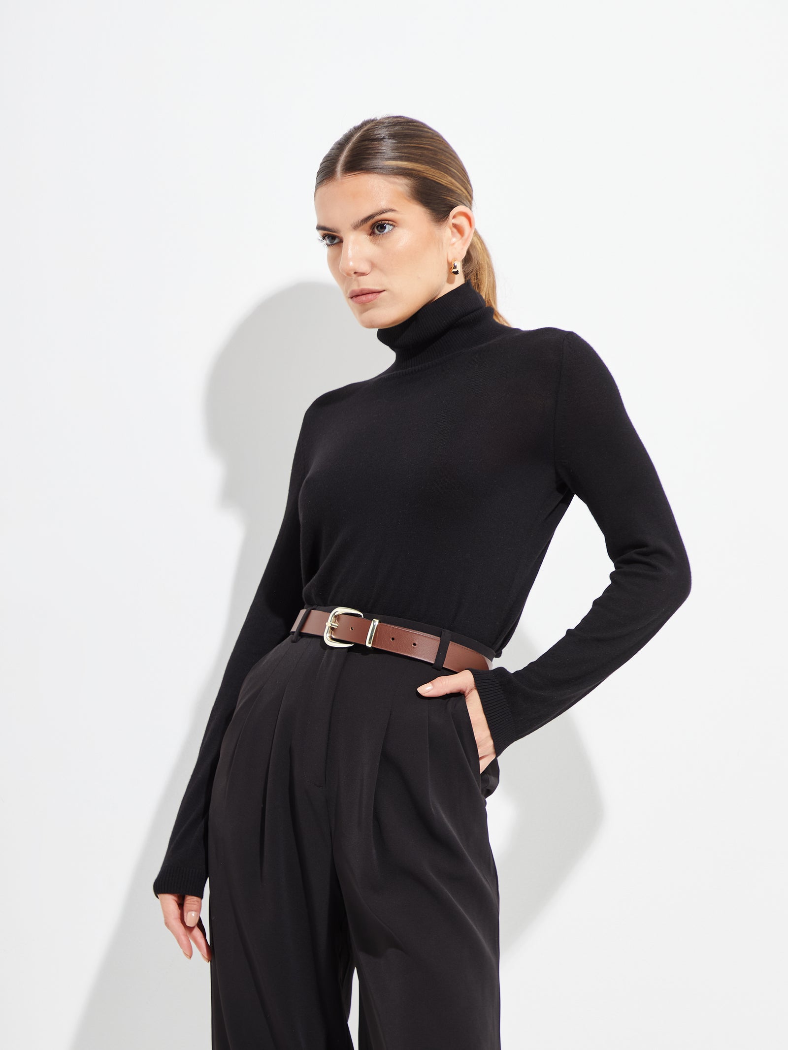 Berenice Vicuña Sweater Black Color