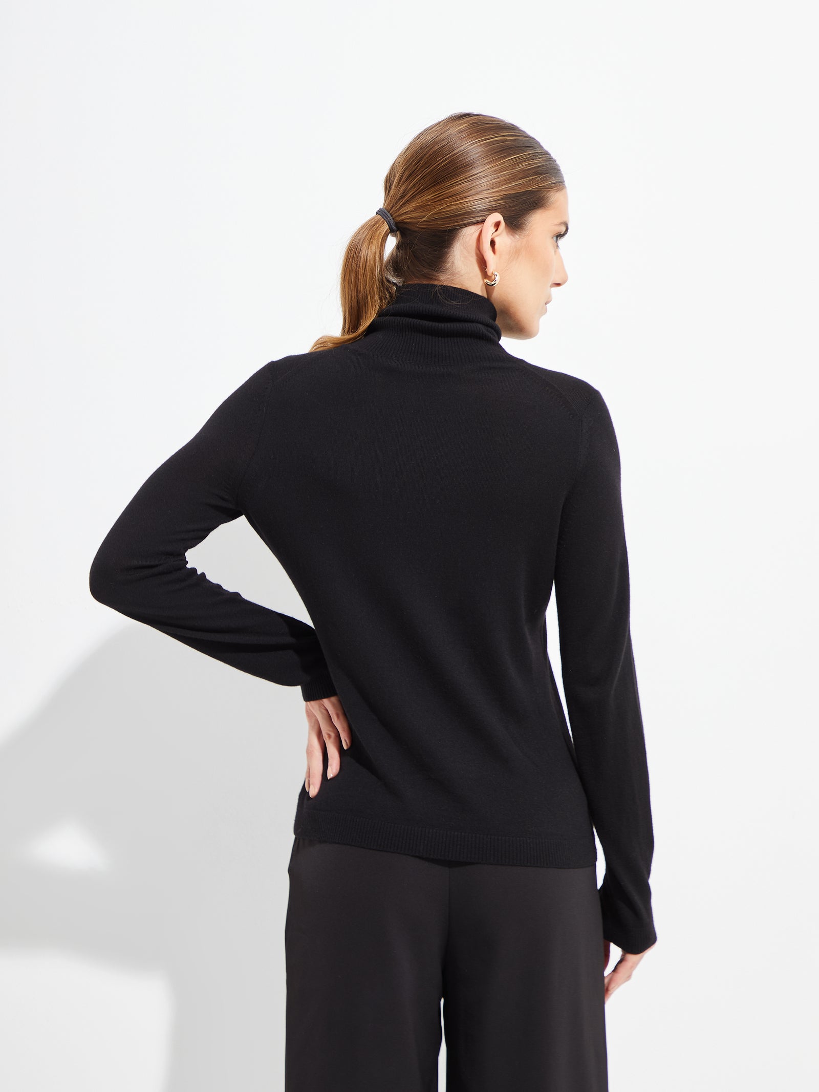 Berenice Vicuña Sweater Black Color