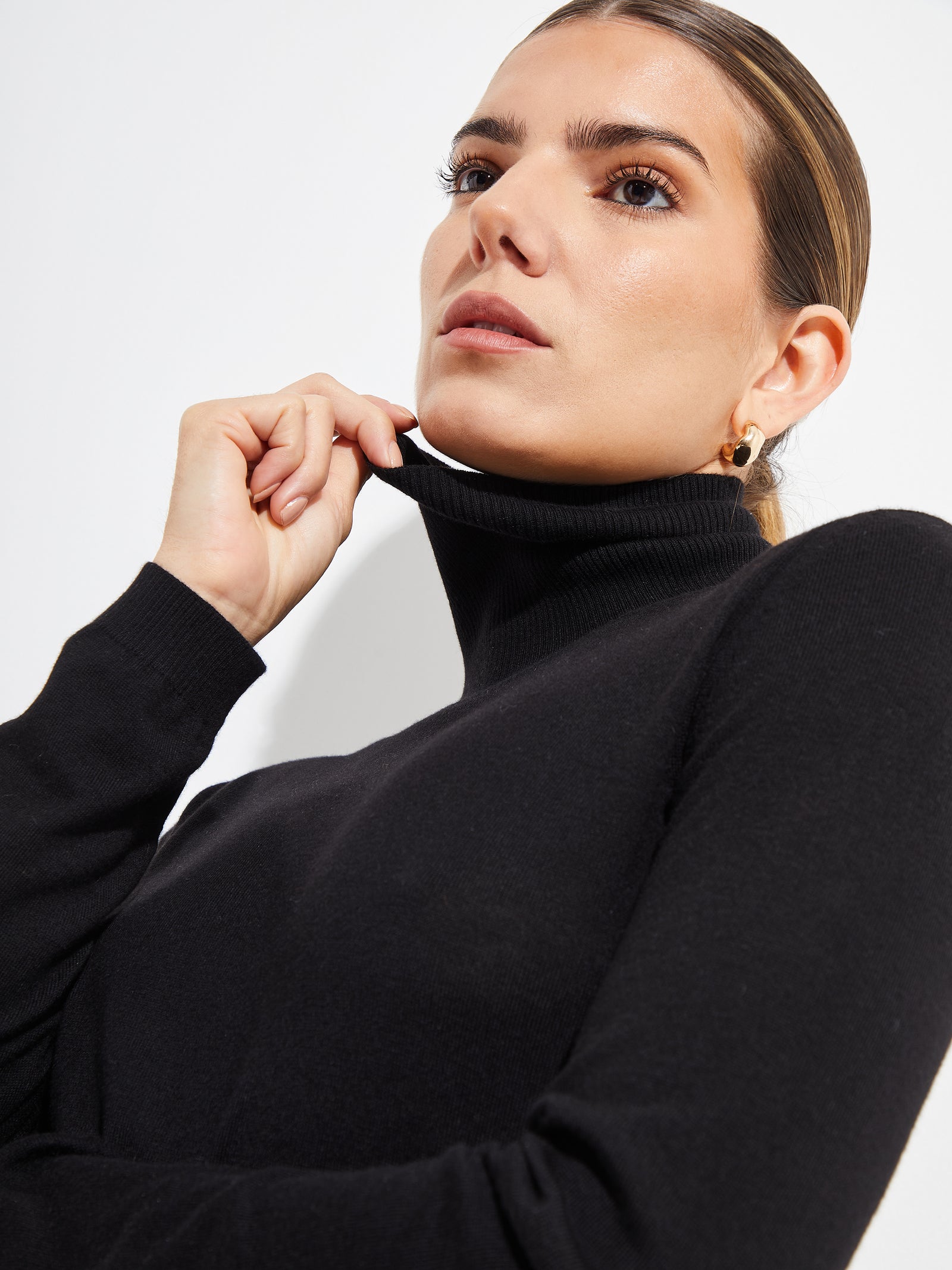 Berenice Vicuña Sweater Black Color