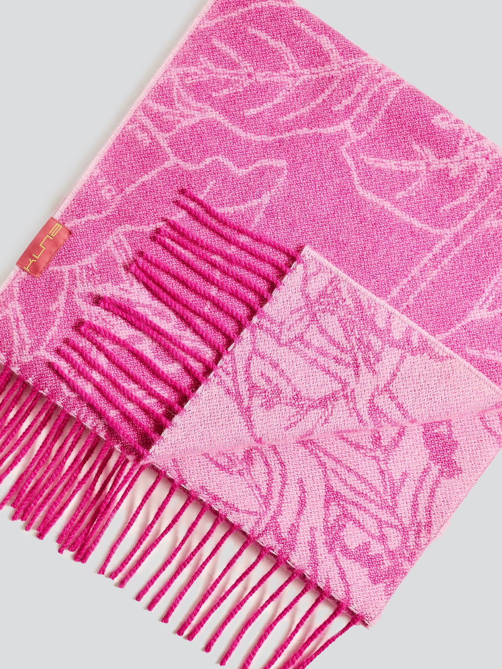 Yetzael Scarf Made of Baby Alpaca in Fuchsia Color