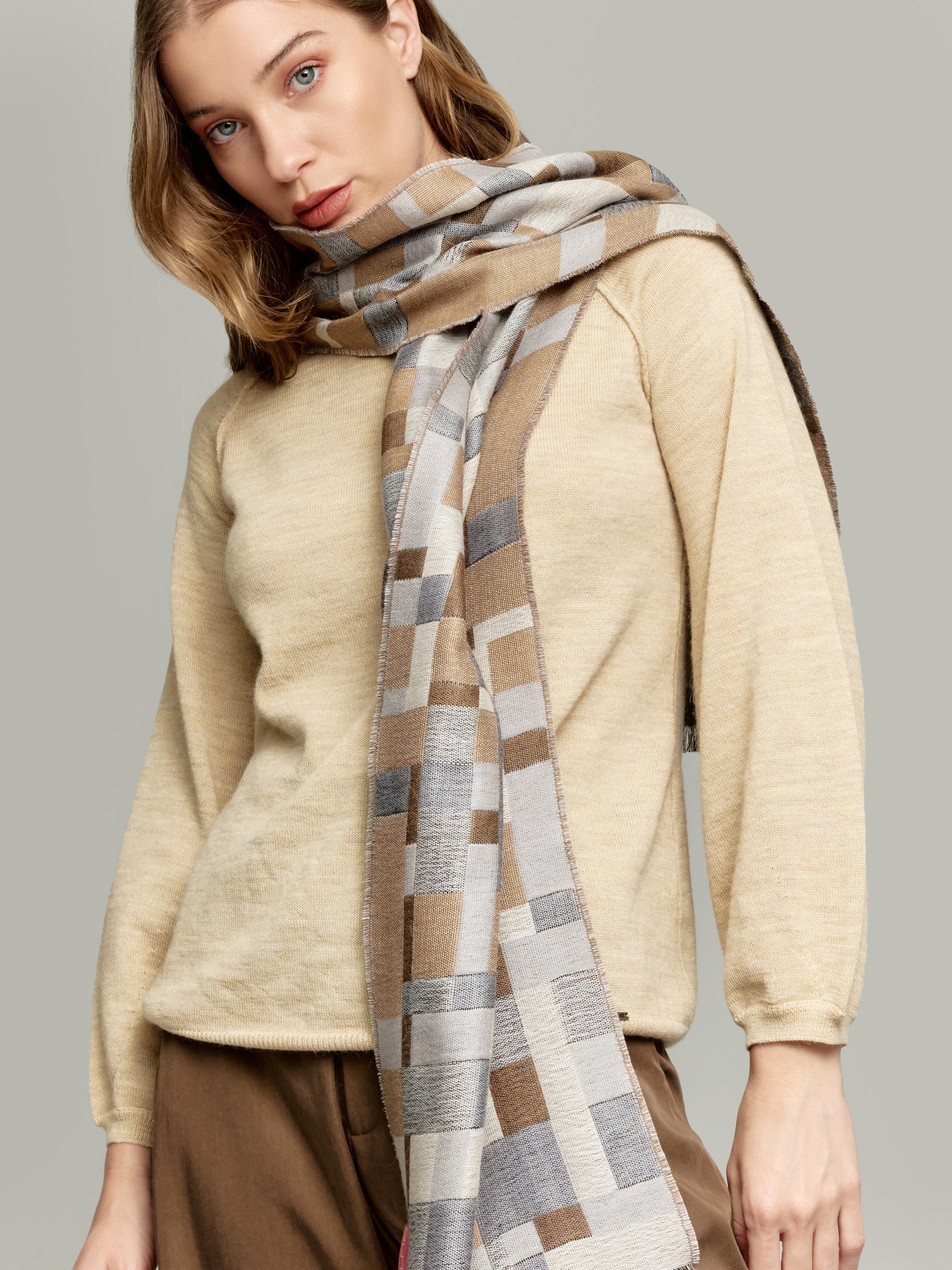 Yatuski Baby Alpaca Scarf in Grey