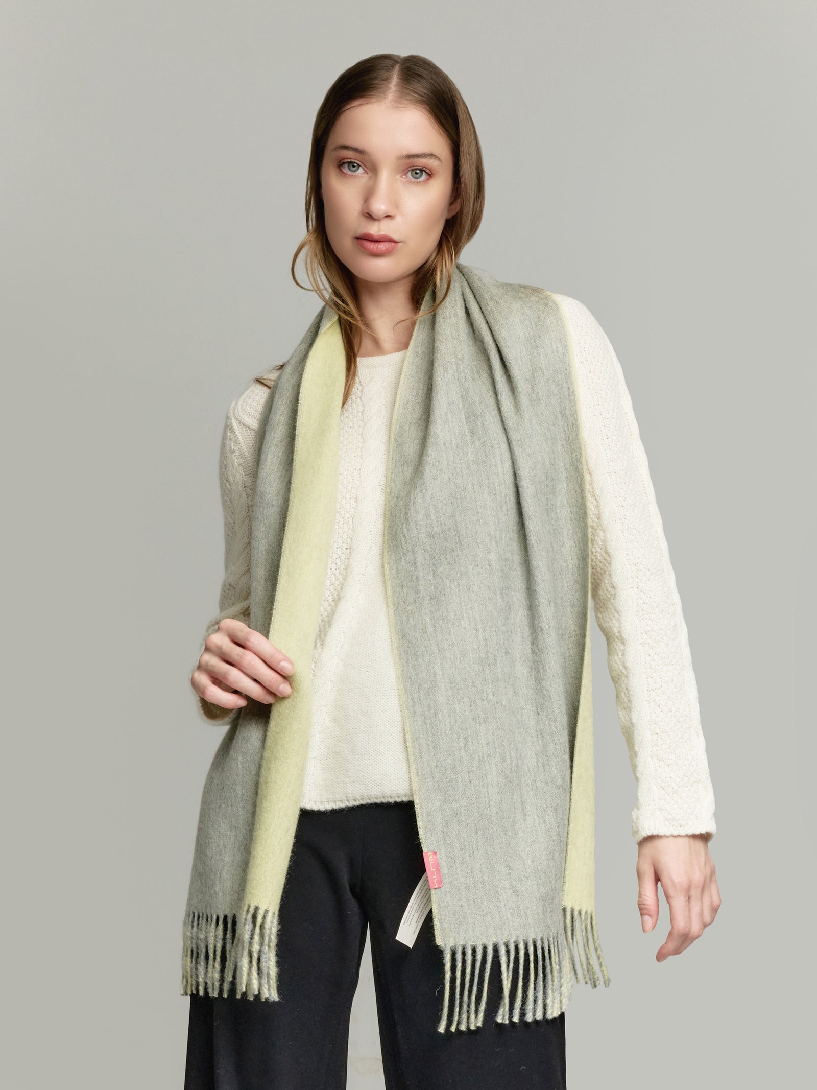 Tundra Scarf Made of Baby Alpaca in Green