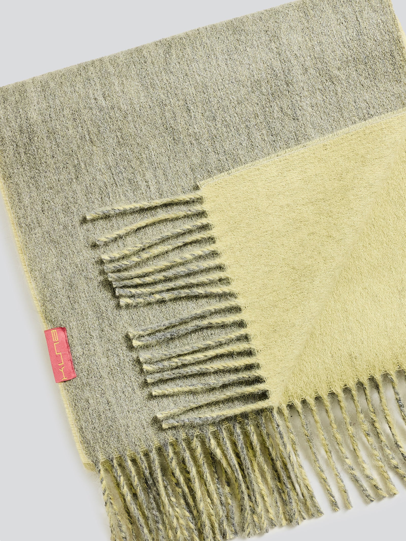Tundra Scarf Made of Baby Alpaca in Green