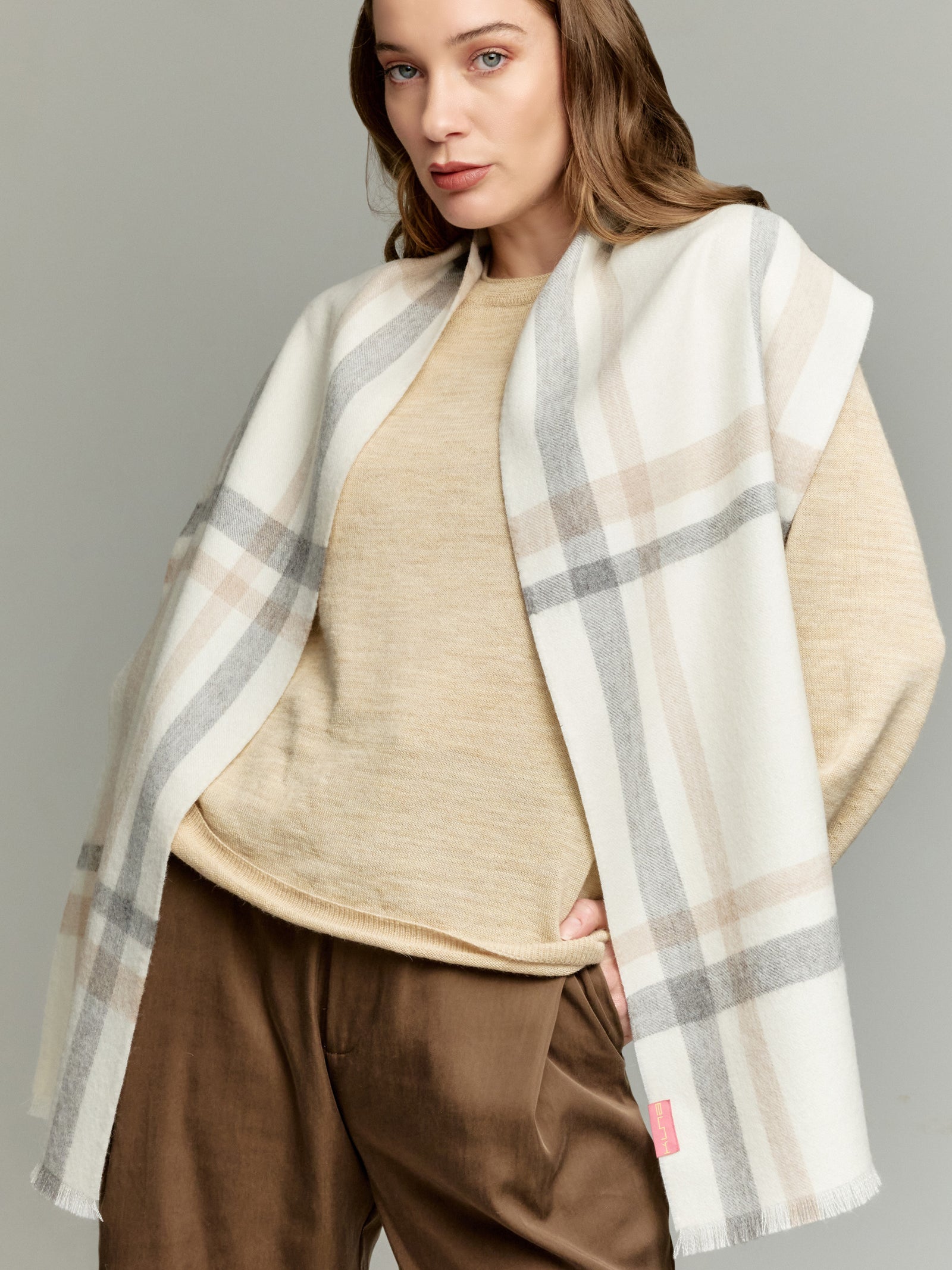 Vallejos Eco Scarf Made of Baby Alpaca in Ecru Color