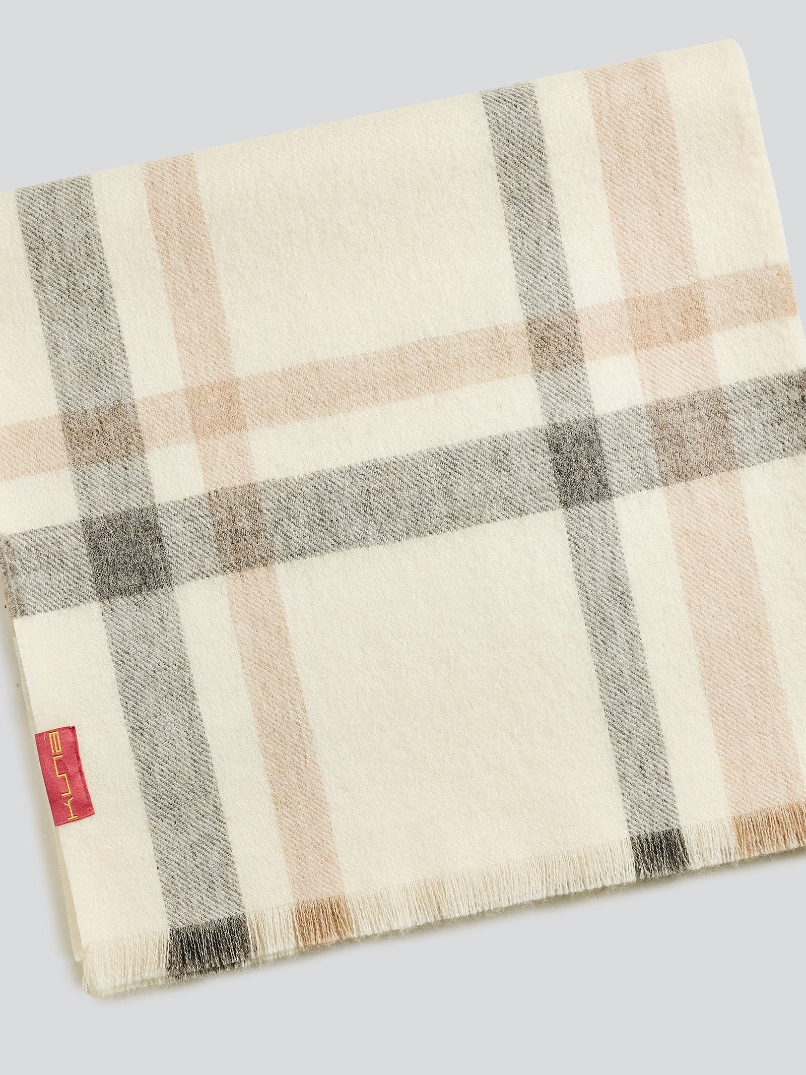 Vallejos Eco Scarf Made of Baby Alpaca in Ecru Color