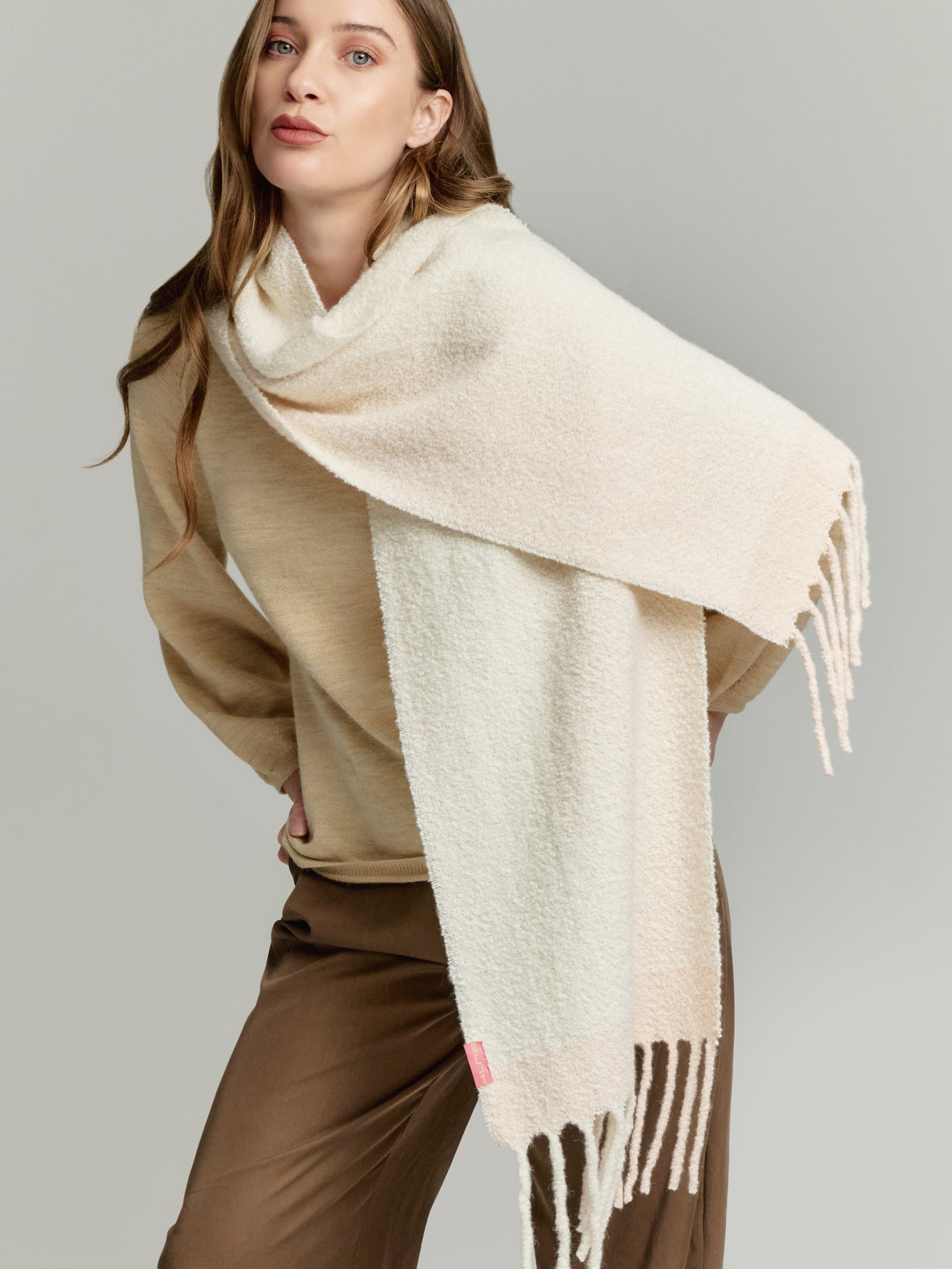 Yanapi Scarf Made of Baby Alpaca in Beige