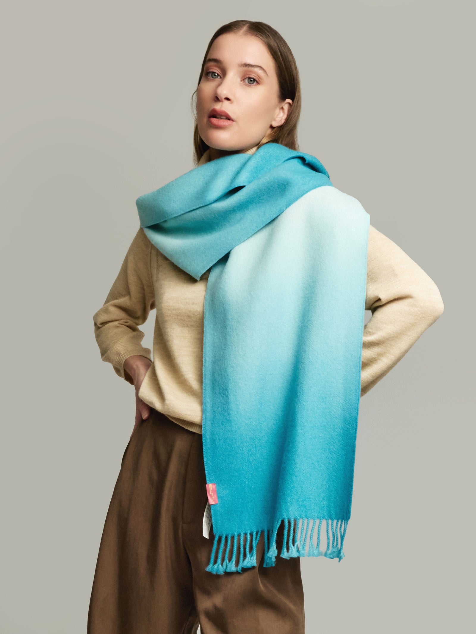 Yemi Scarf Made of Baby Alpaca in Green