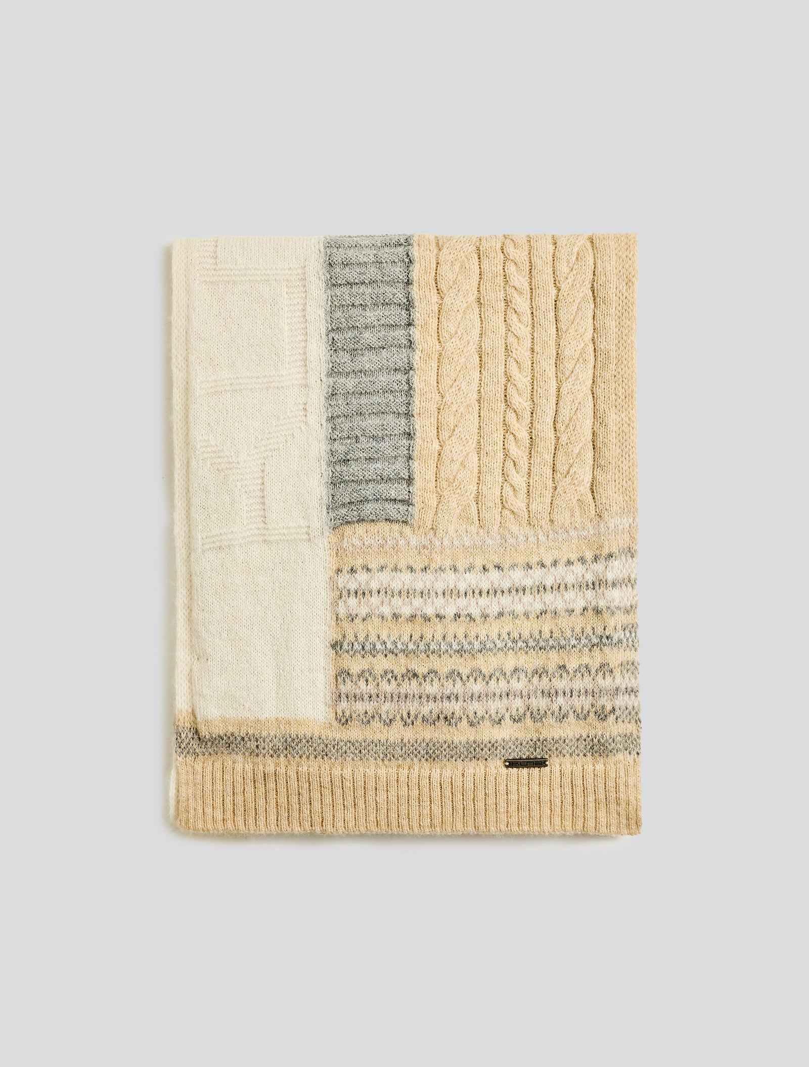 Ysadora Scarf Made of Baby Alpaca in Beige
