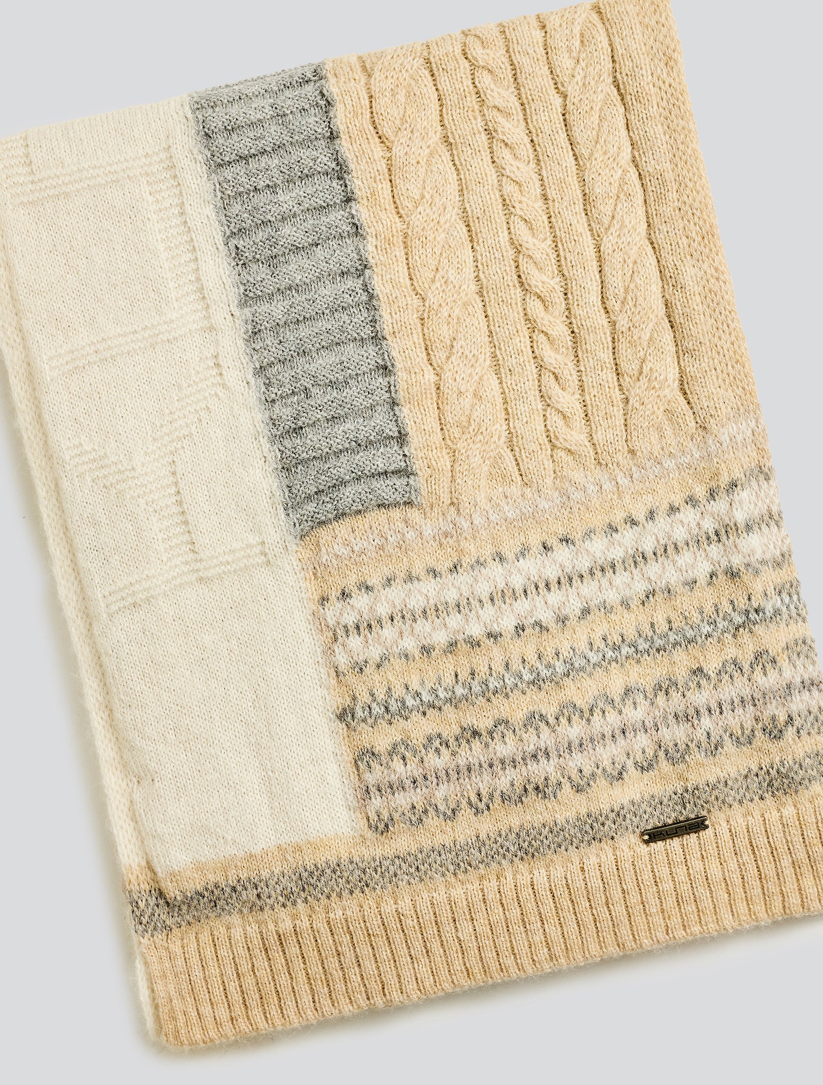 Ysadora Scarf Made of Baby Alpaca in Beige