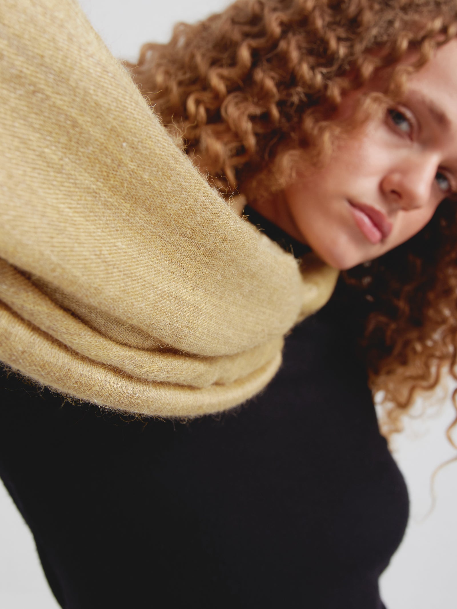 Estola Teaberry De Baby Alpaca Color Amarillo