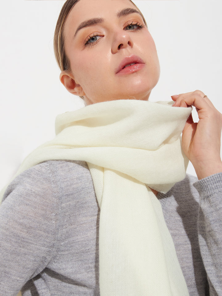 Estola Amareto De Baby Alpaca Color Ecru