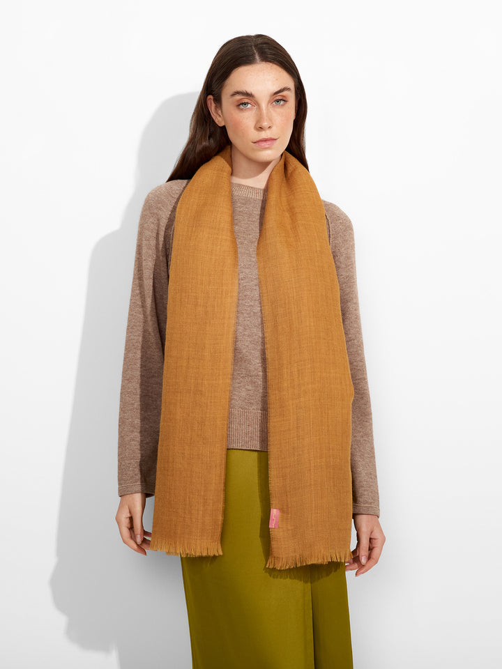 Estola Amareto De Baby Alpaca Color Amarillo