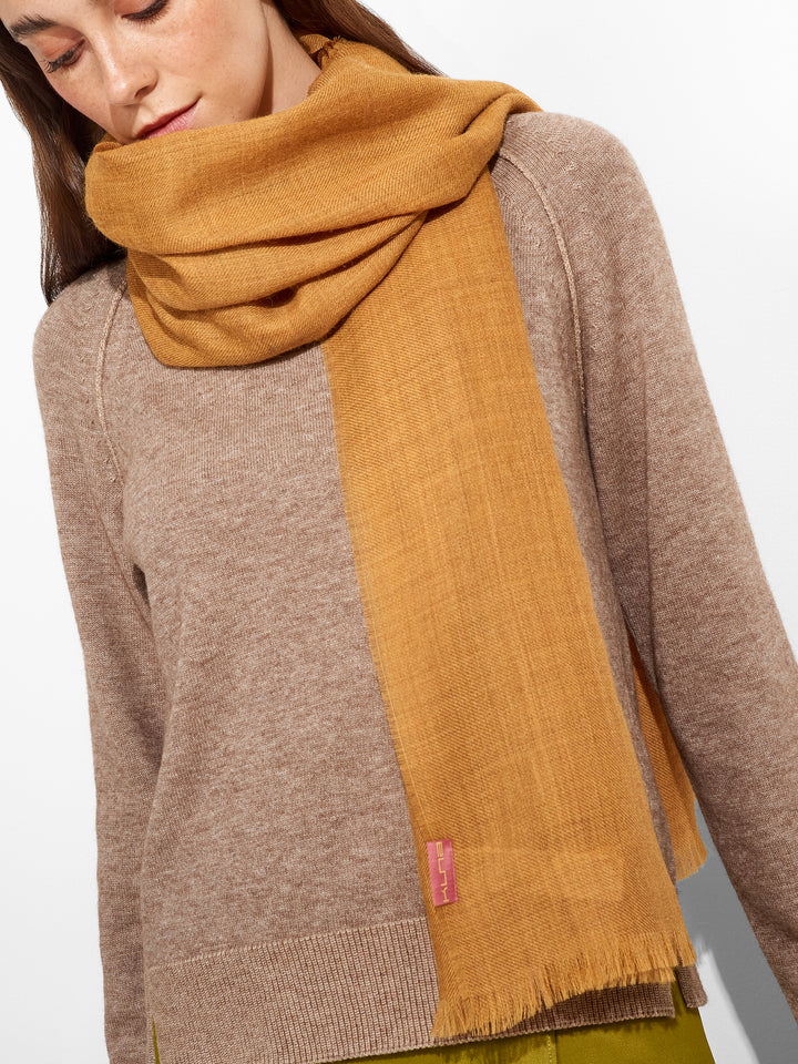 Estola Amareto De Baby Alpaca Color Amarillo