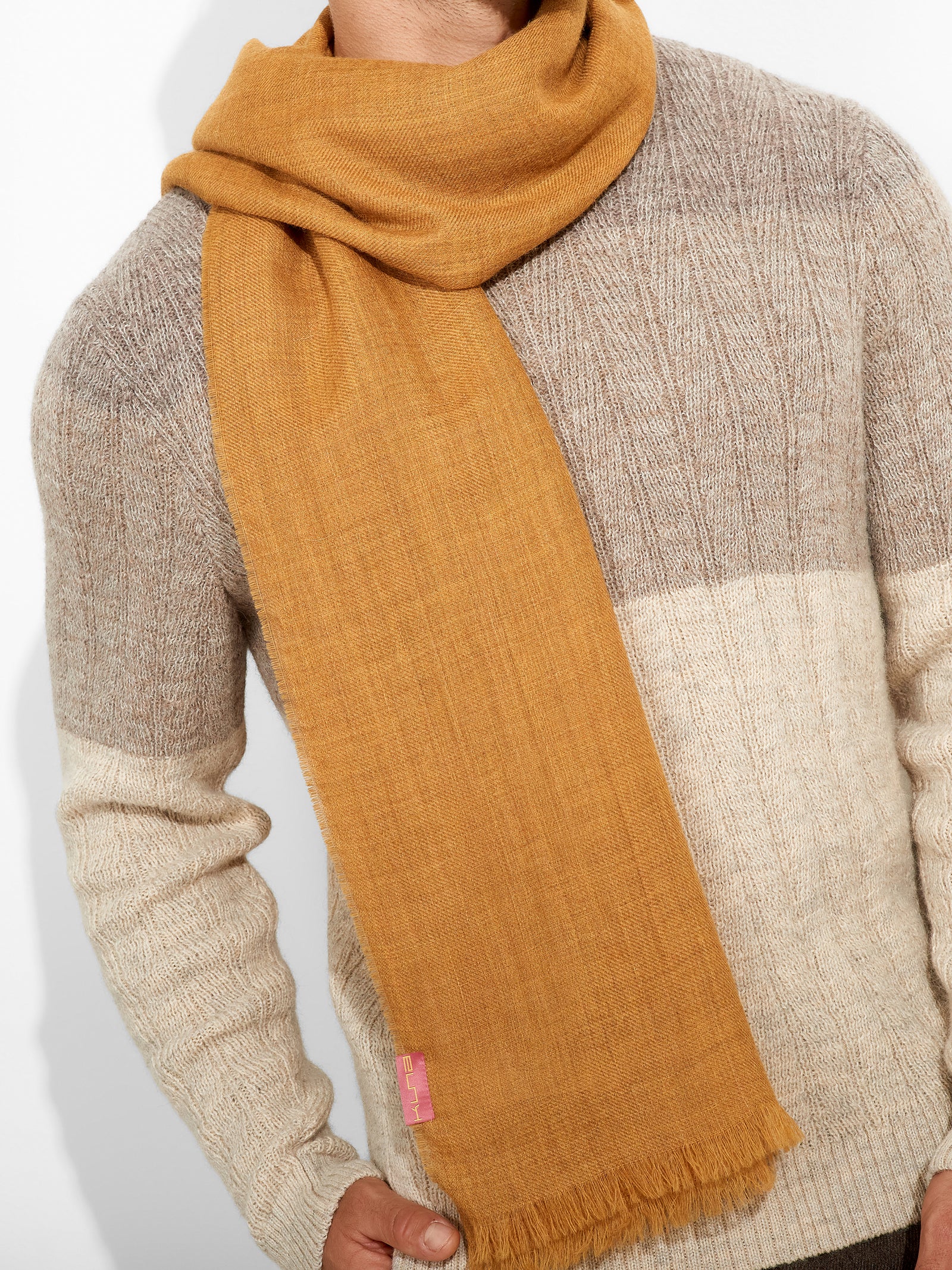 Estola Amareto De Baby Alpaca Color Amarillo
