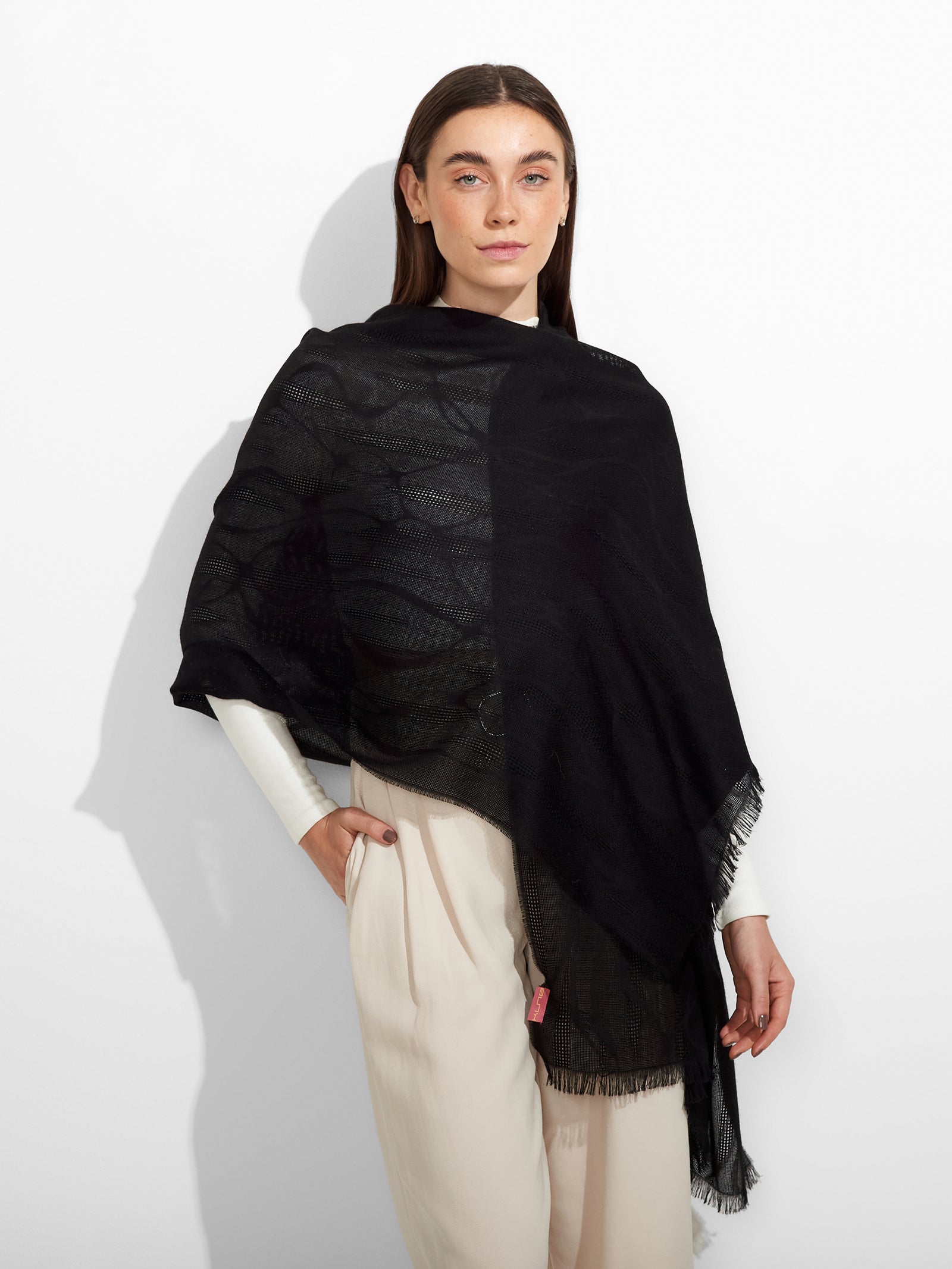 Estola Zuniga De Baby Alpaca Color Negro