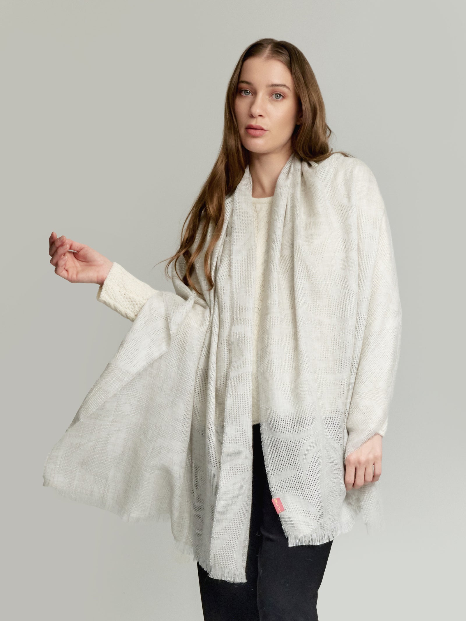 Yruma Stole Made of Baby Alpaca in Grey
