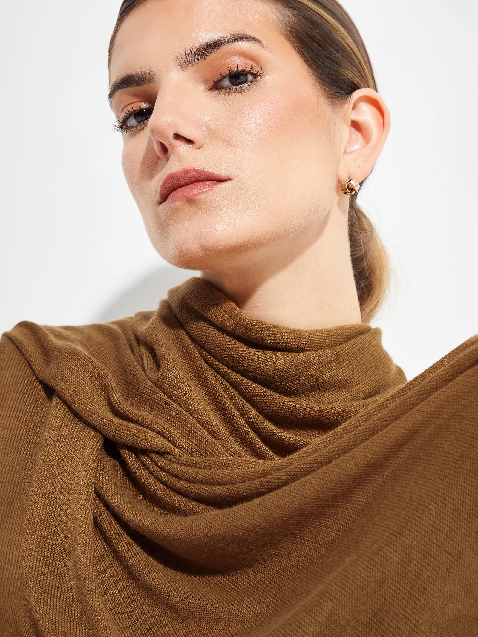 Estola Bouveret De Vicuña Color Camel