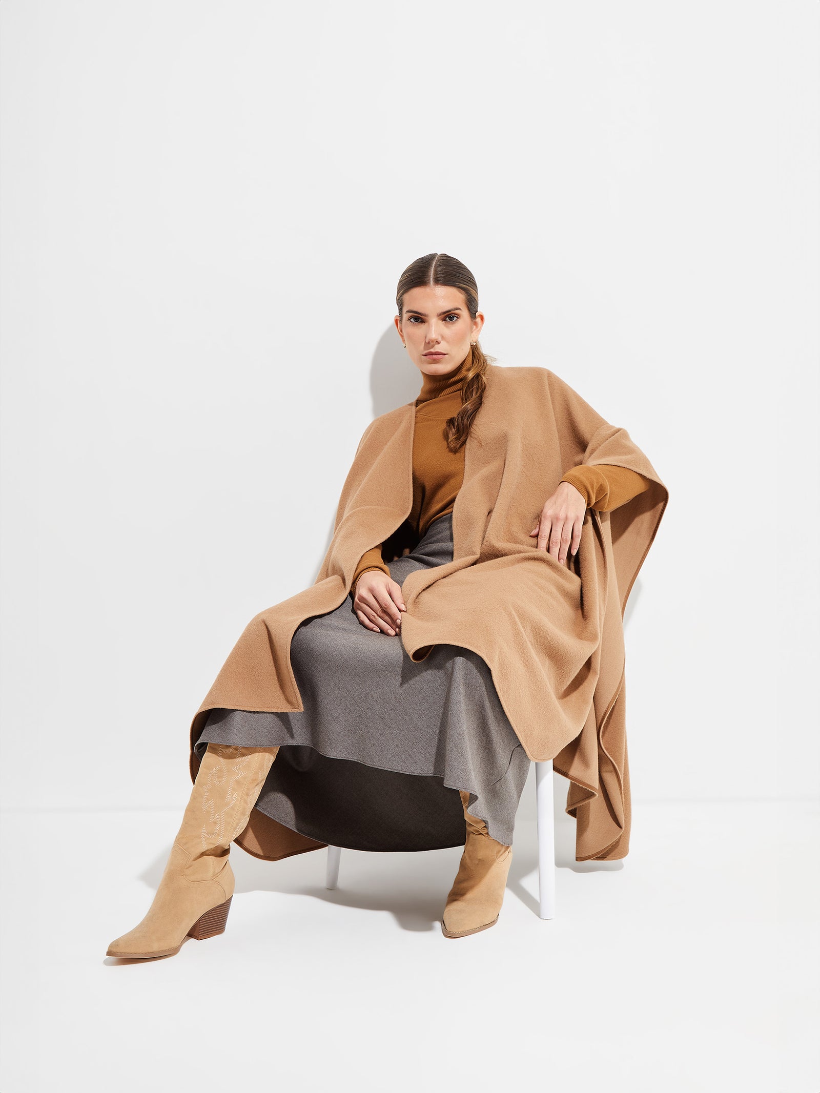 Royal Alpaca Camel Color Grun Cape