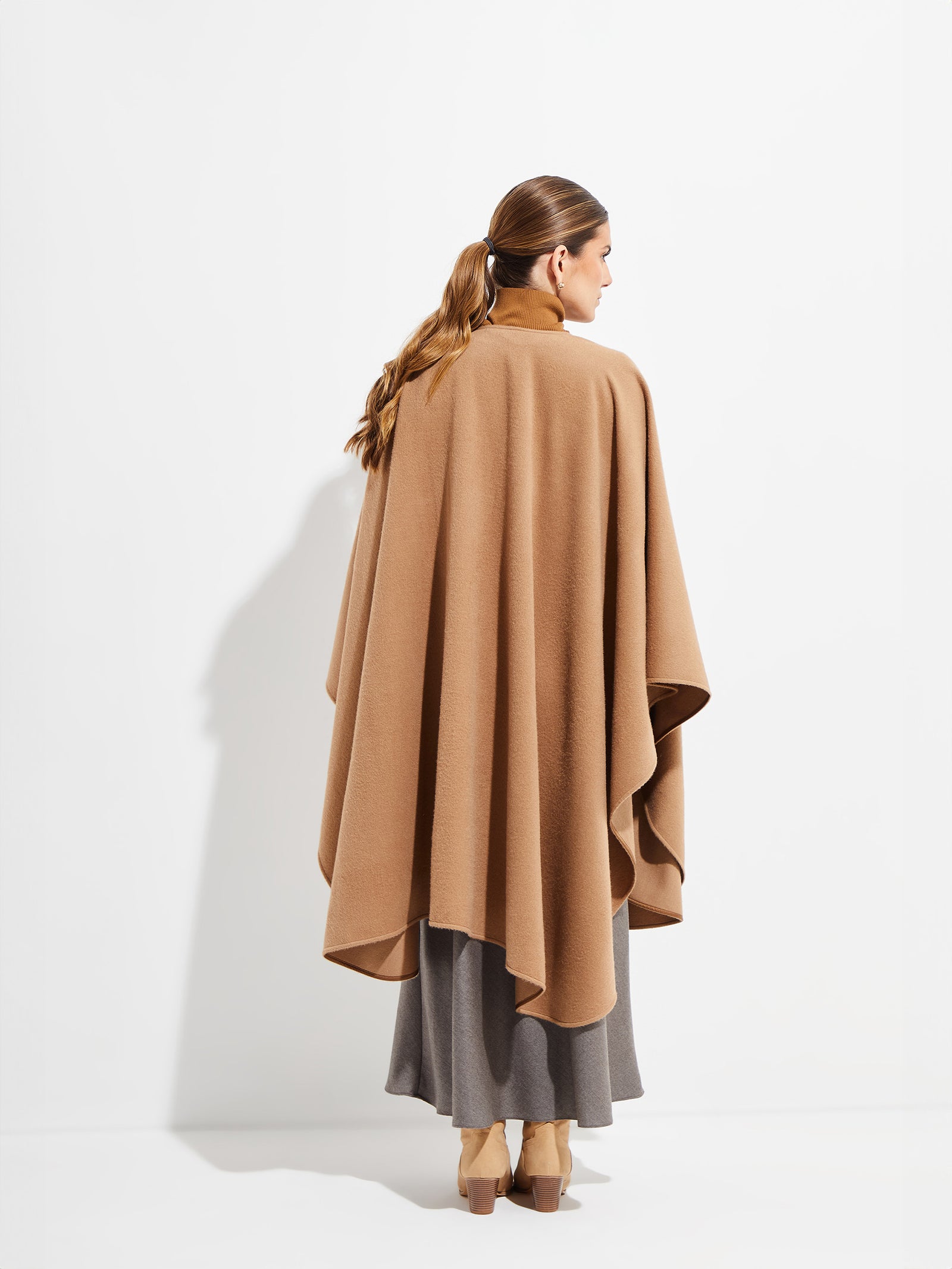 Royal Alpaca Camel Color Grun Cape
