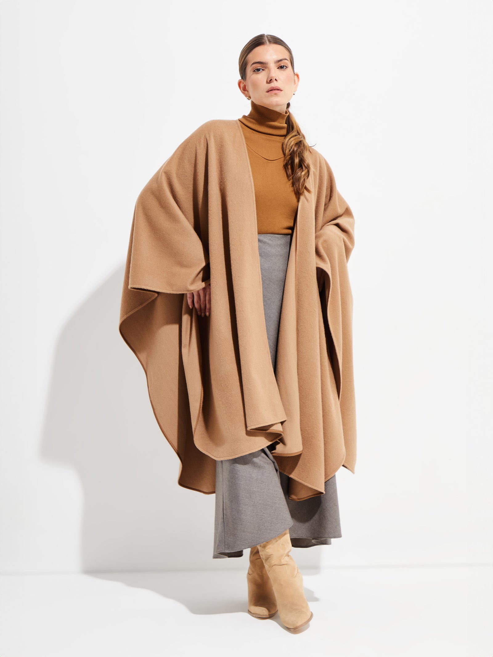 Royal Alpaca Camel Color Grun Cape