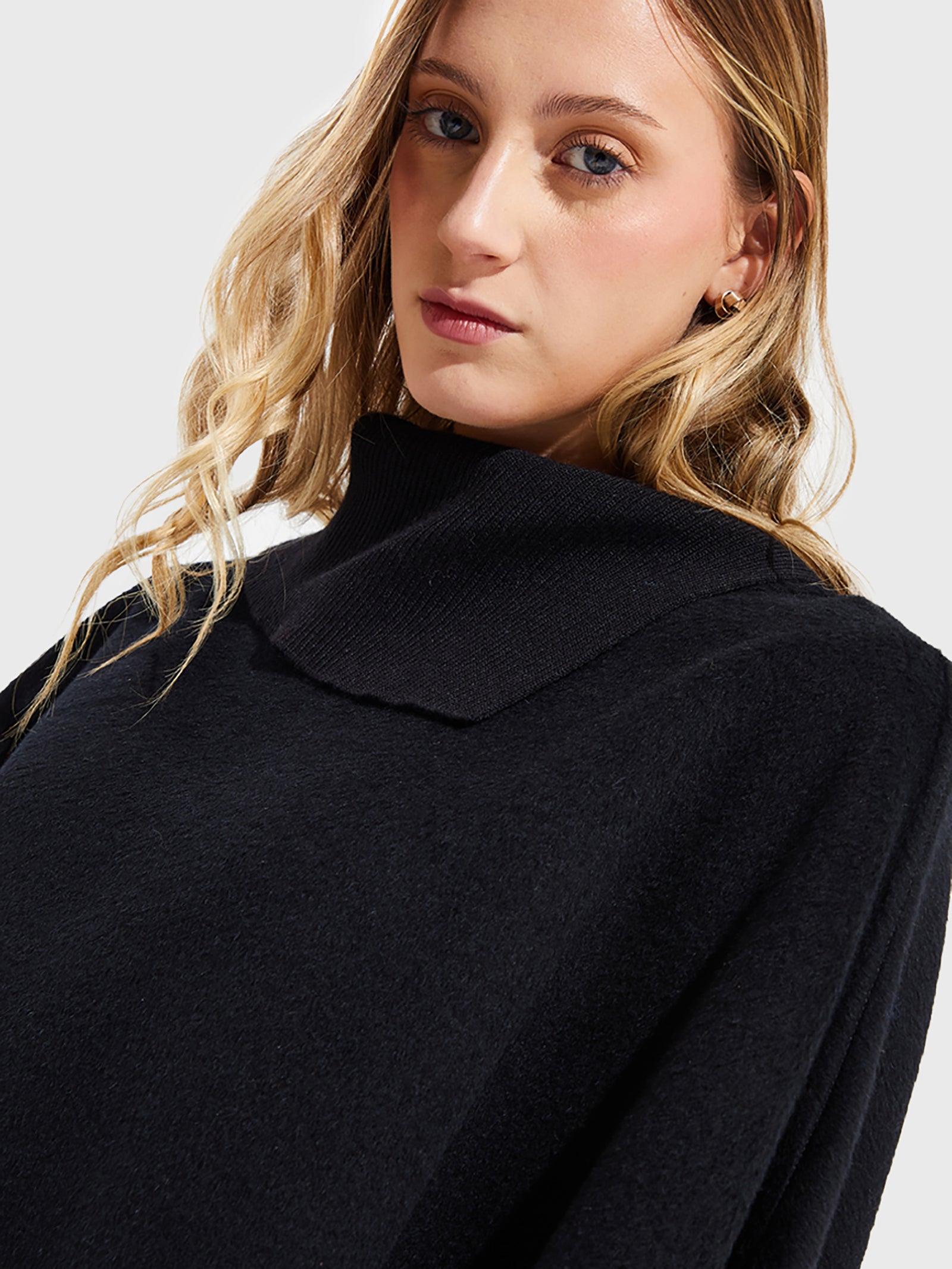Capa Yssey De Baby Alpaca Color Negro