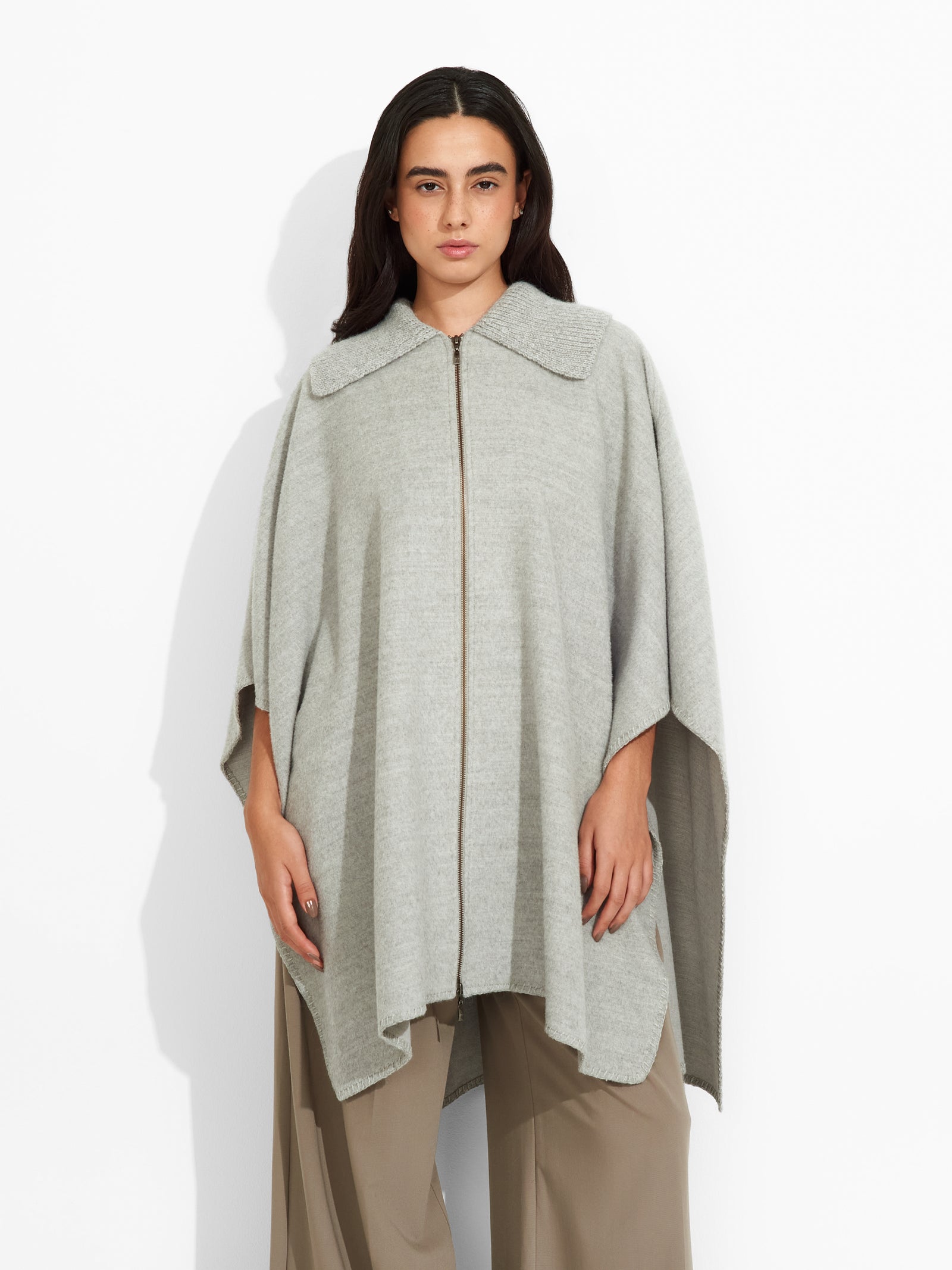 Zendaya Cape, Grey Baby Alpaca Color Marr N