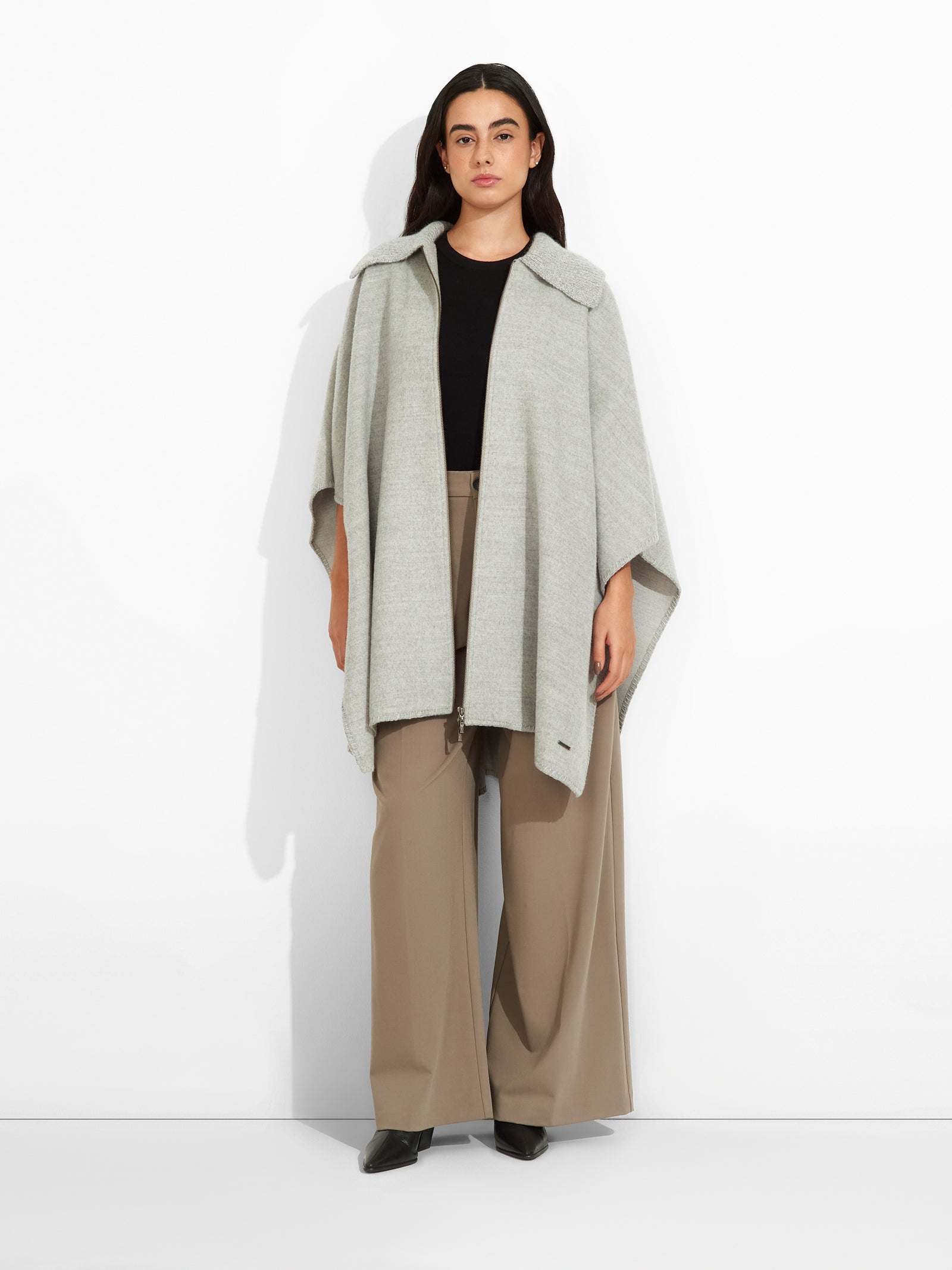 Zendaya Cape, Grey Baby Alpaca Color Marr N