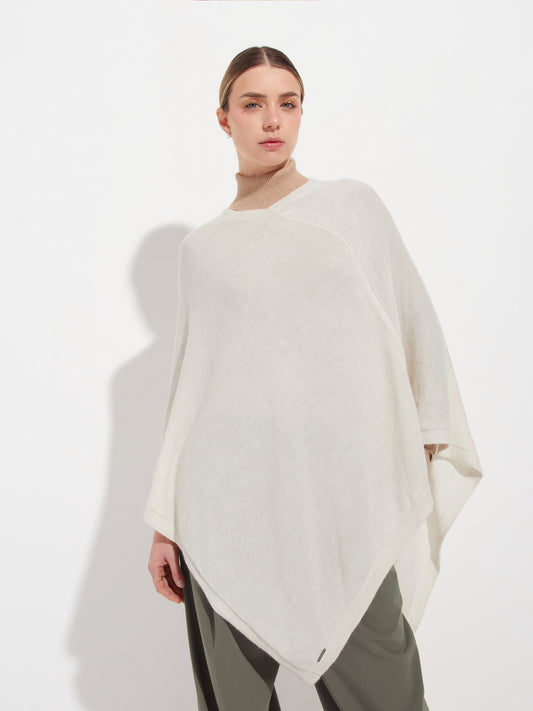 Poncho Almendra De Baby Alpaca Color Blanco
