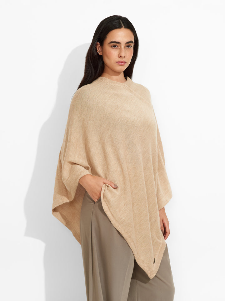 Poncho Almendra De Baby Alpaca Color Beige