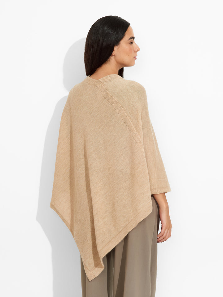 Poncho Almendra De Baby Alpaca Color Beige
