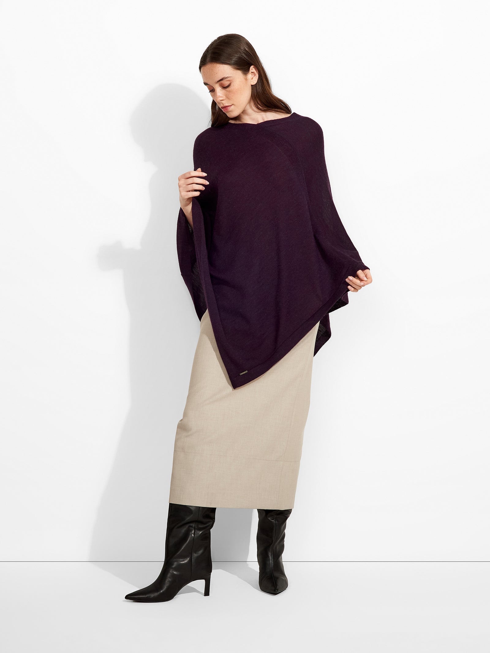Poncho Almendra De Baby Alpaca Color Morado