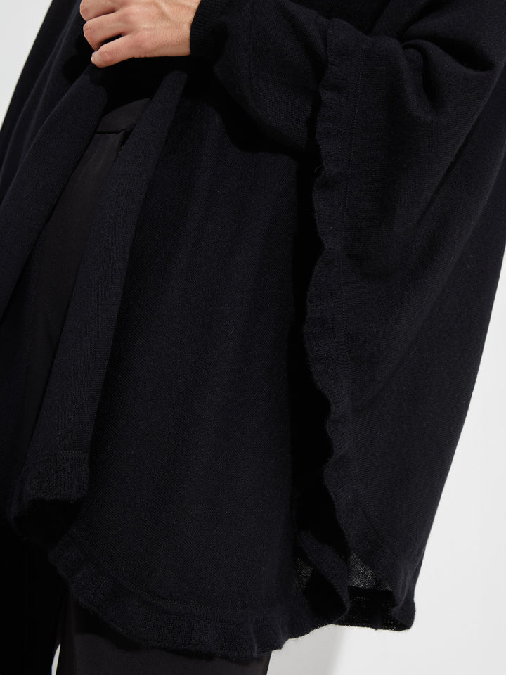 Bromelia Alpaca Poncho Black Color