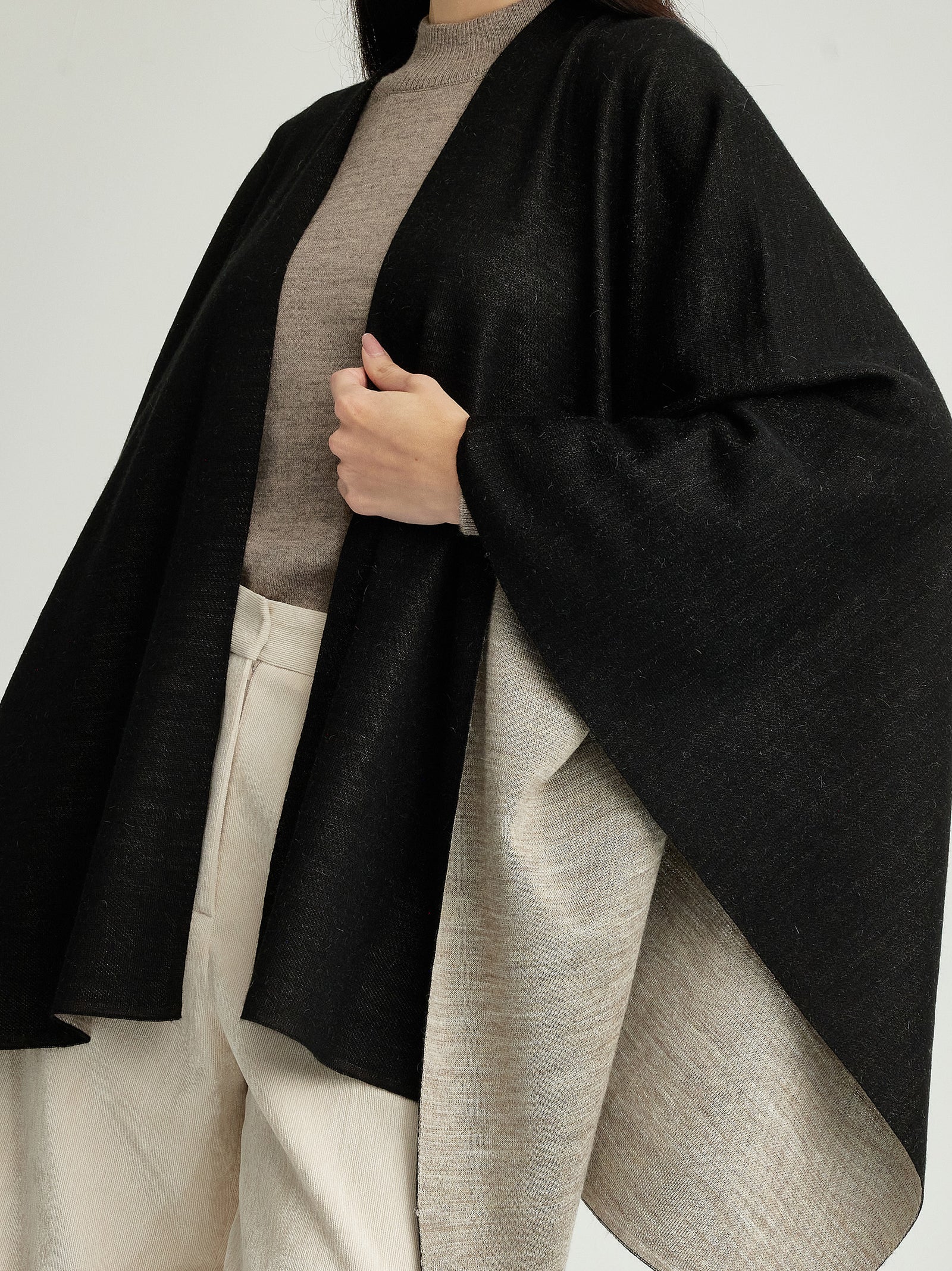Poncho Temira De Baby Alpaca Color Negro