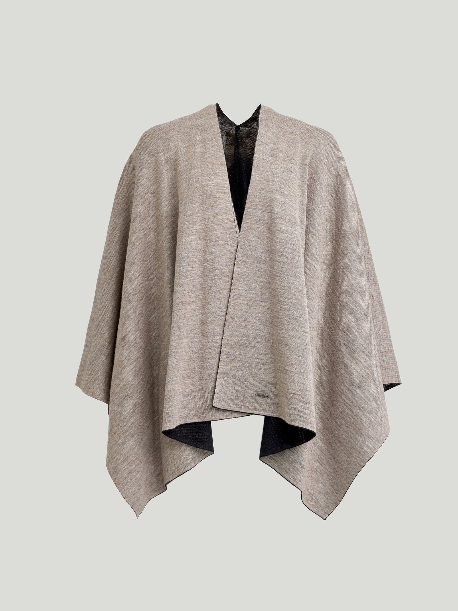 Poncho Temira De Baby Alpaca Color Negro