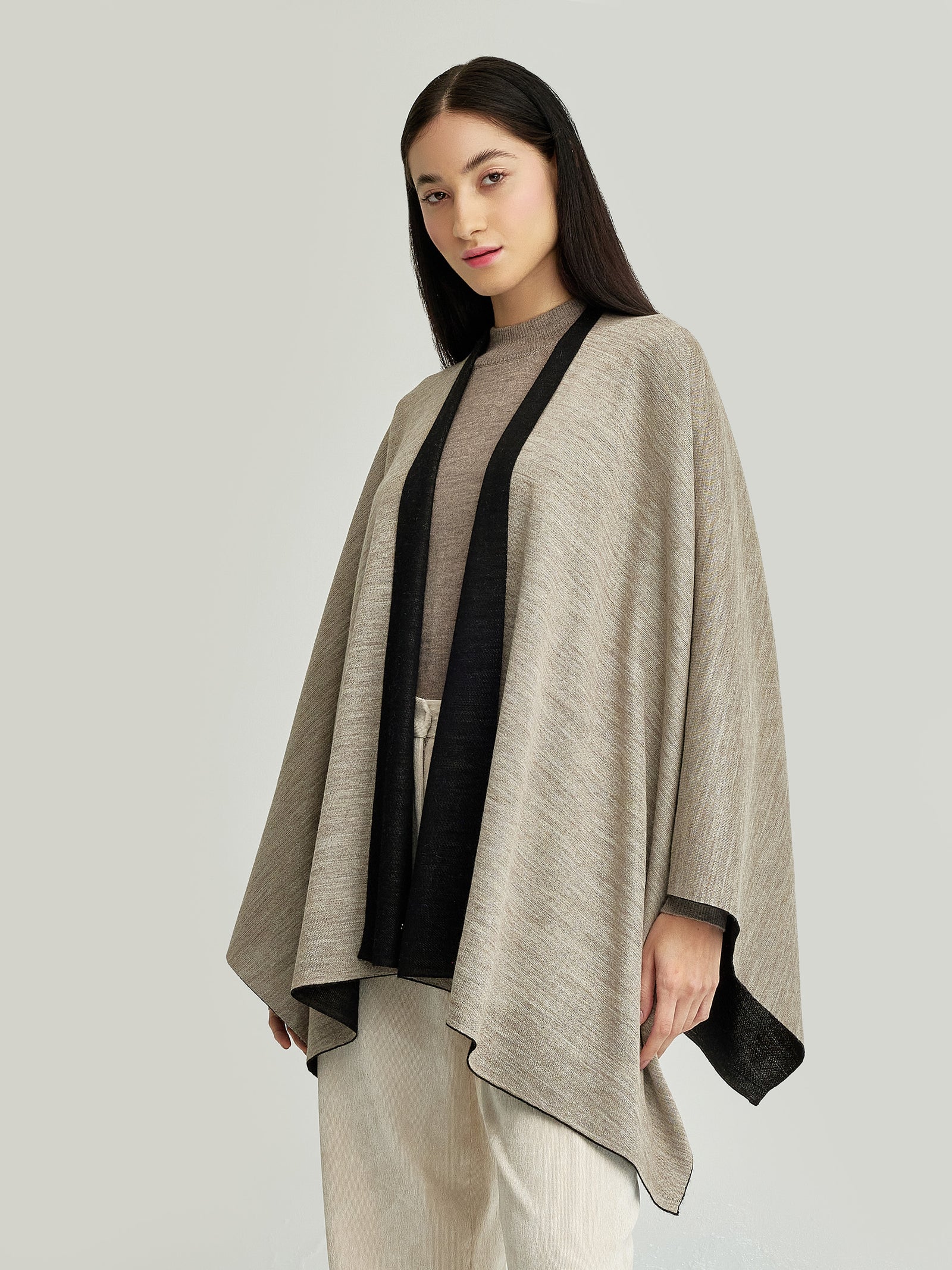 Poncho Temira De Baby Alpaca Color Negro