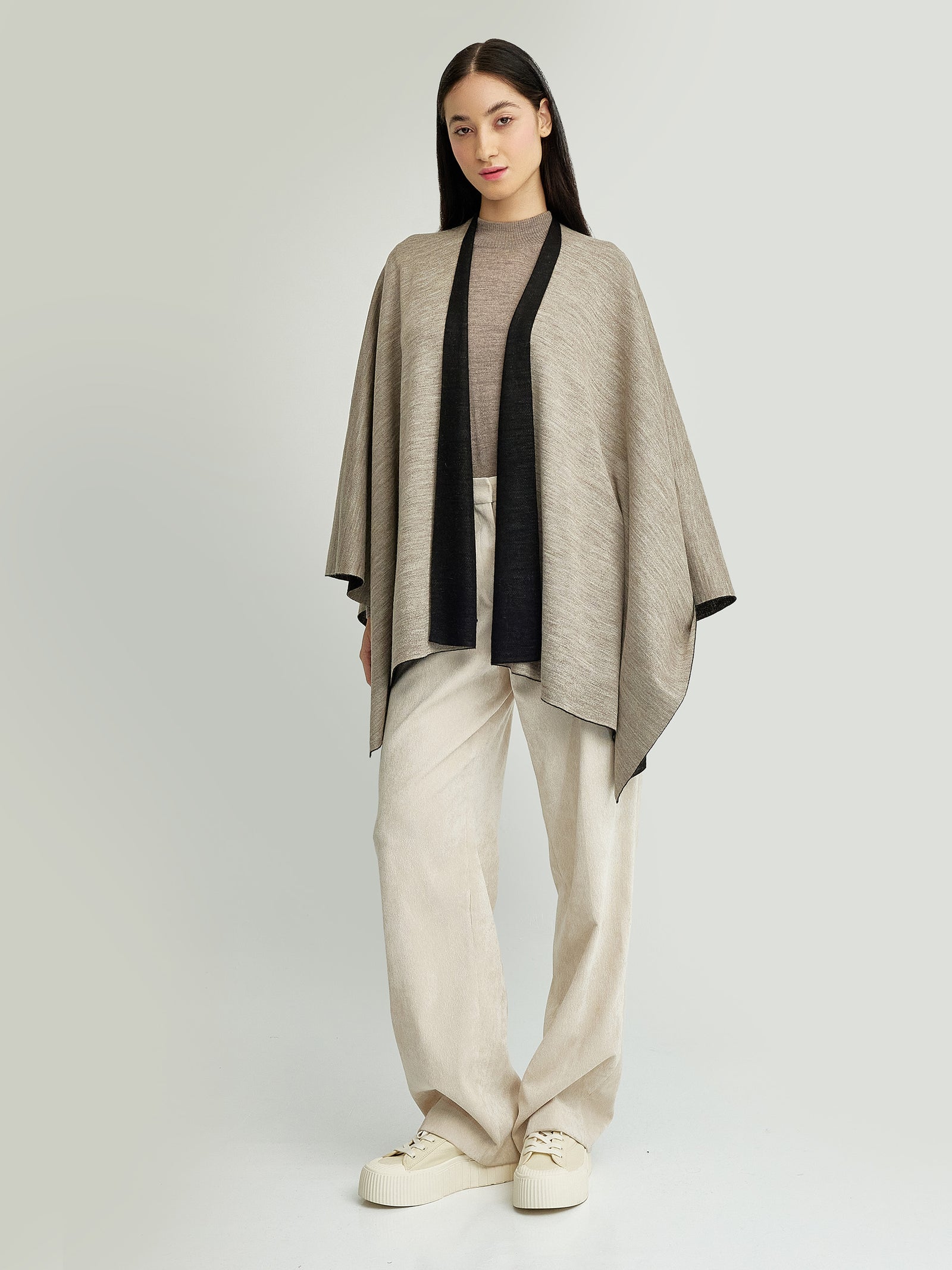 Poncho Temira De Baby Alpaca Color Negro