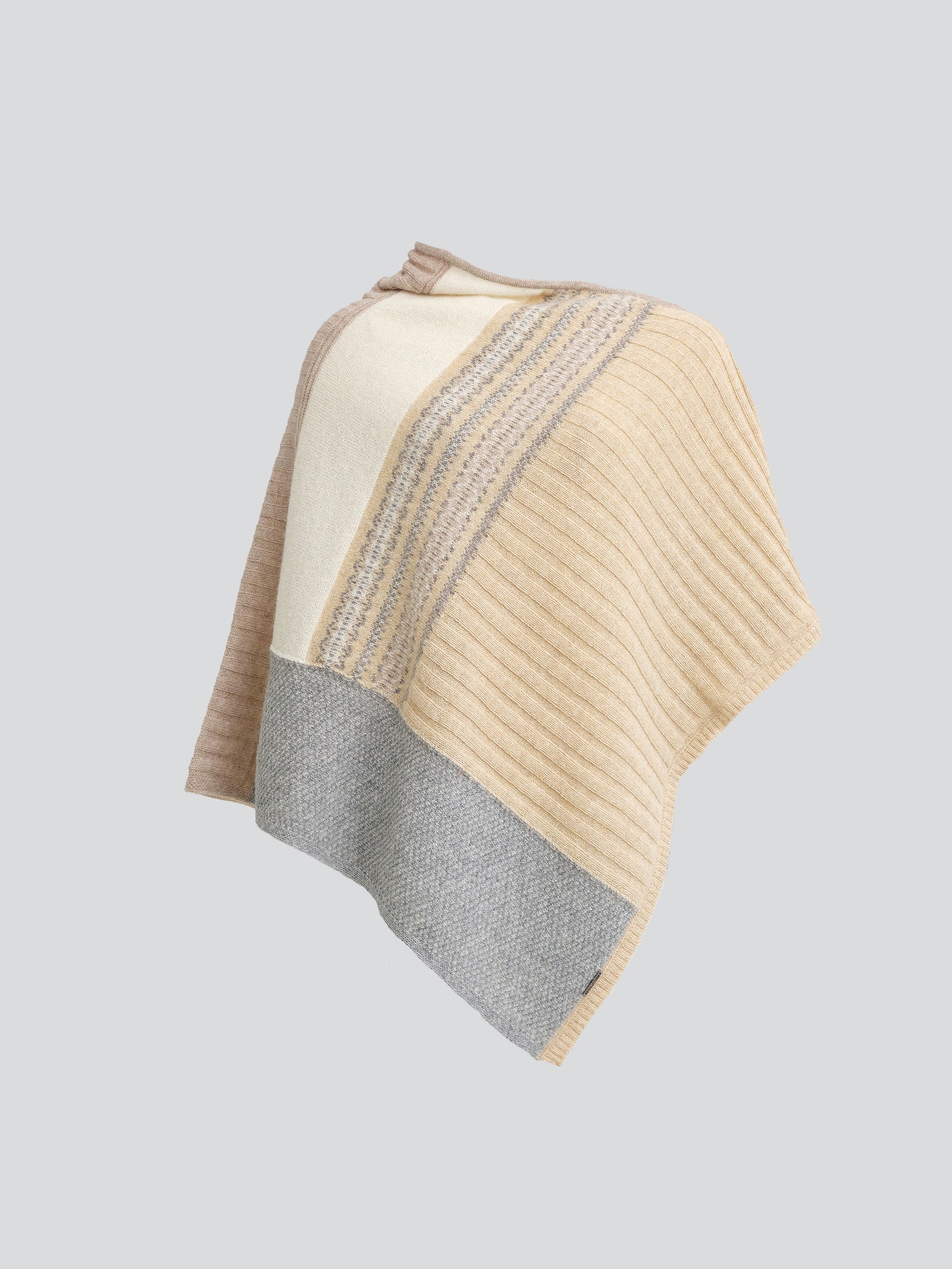 Ysadora Poncho Made Of Baby Alpaca In Beige