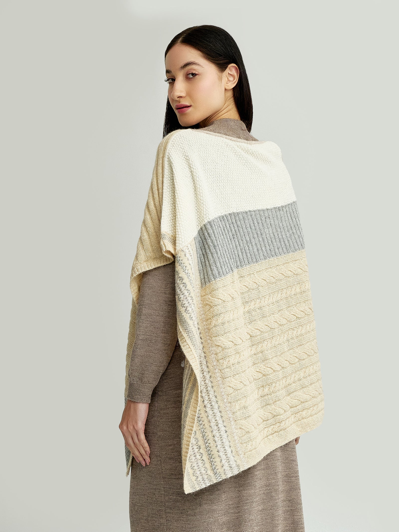 Ysadora Poncho Made Of Baby Alpaca In Beige