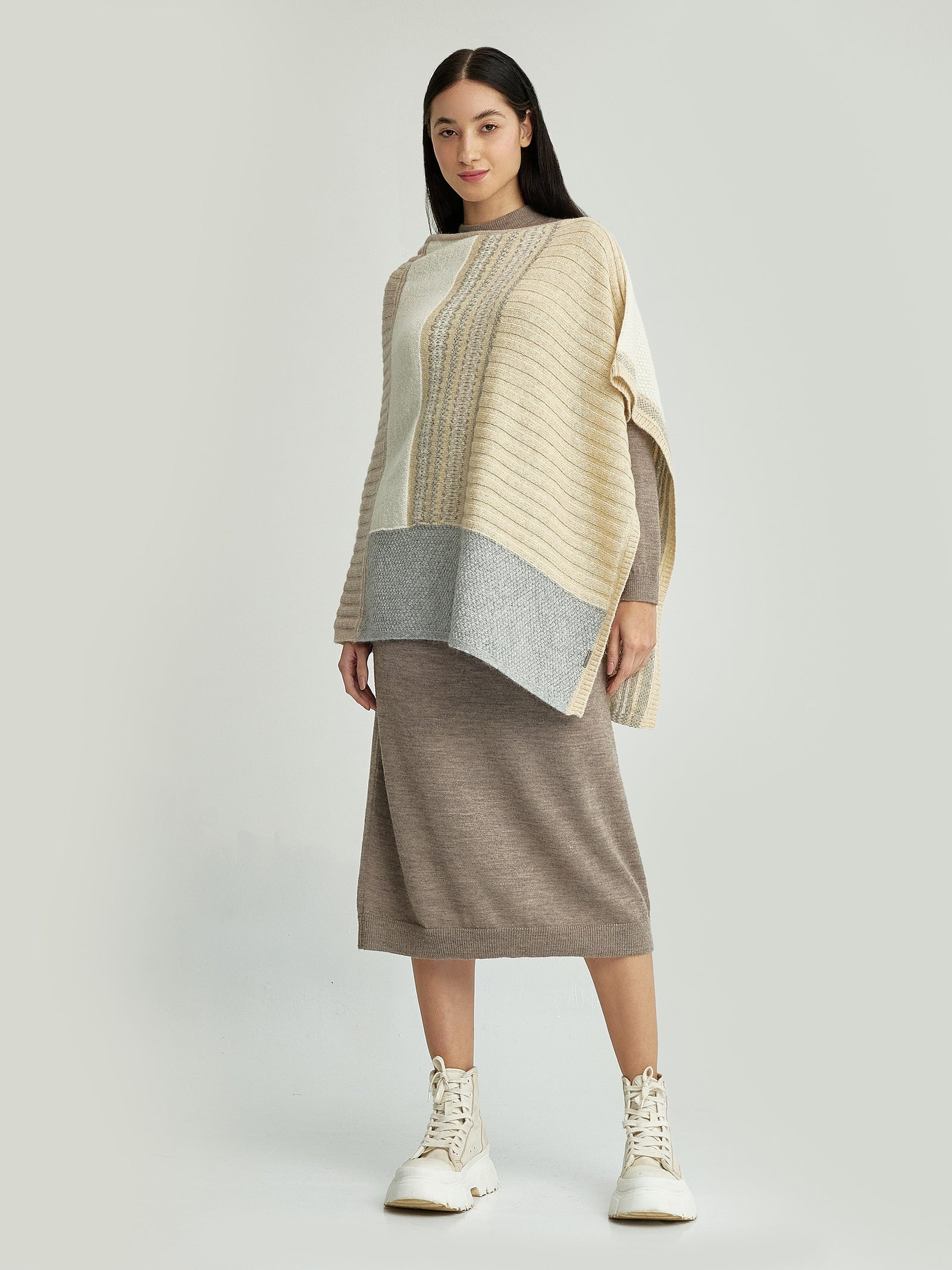 Ysadora Poncho Made Of Baby Alpaca In Beige