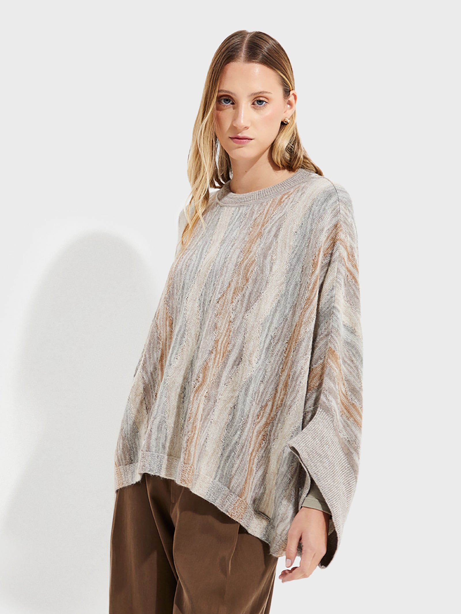 Baby Alpaca Poncho Yola in Beige