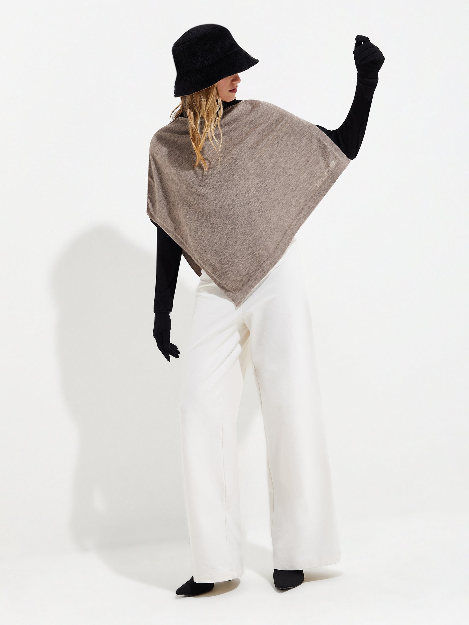 Beige Baby Alpaca Poncho Yura