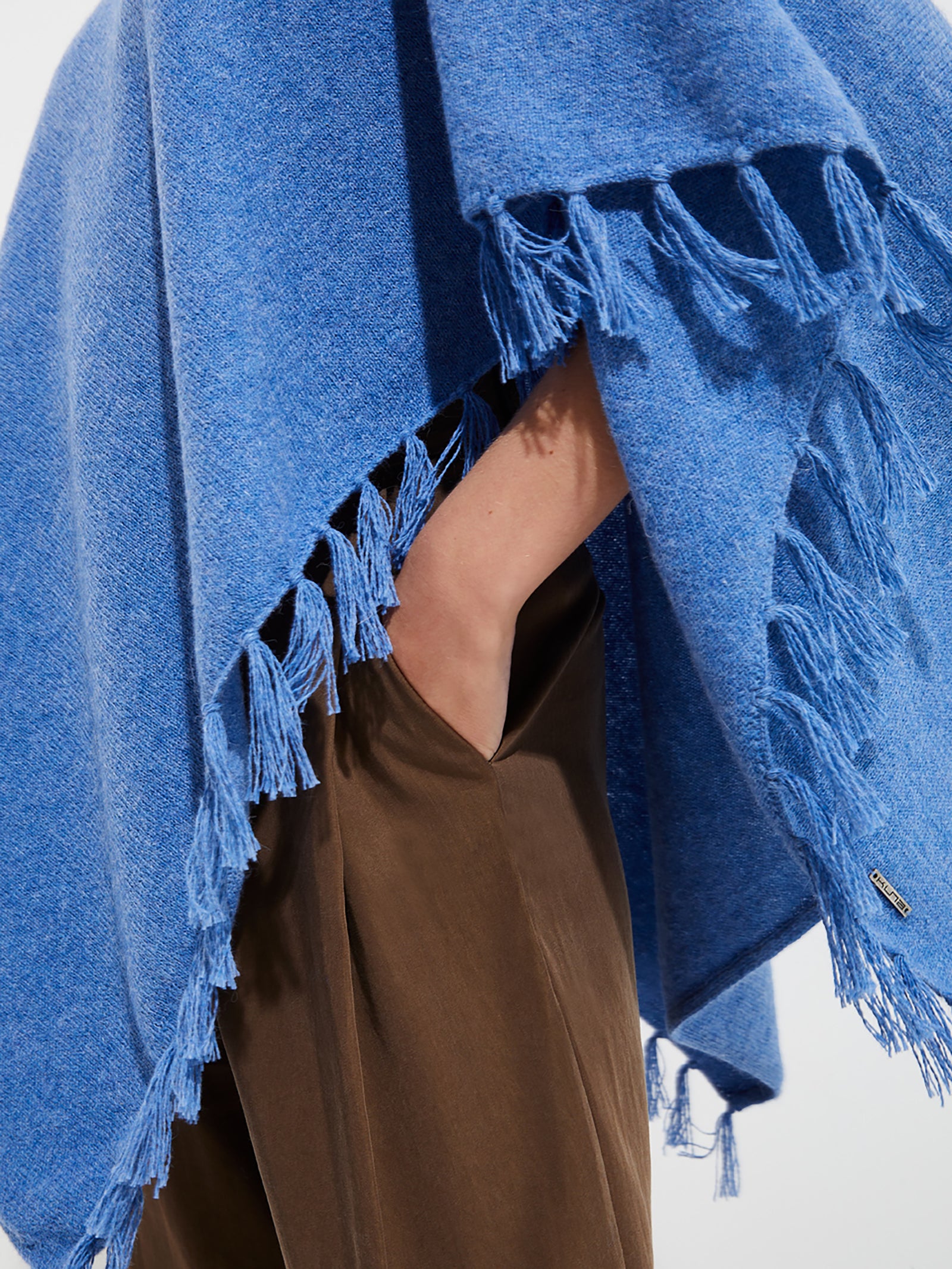 Poncho Scorpio De Baby Alpaca Color Azul