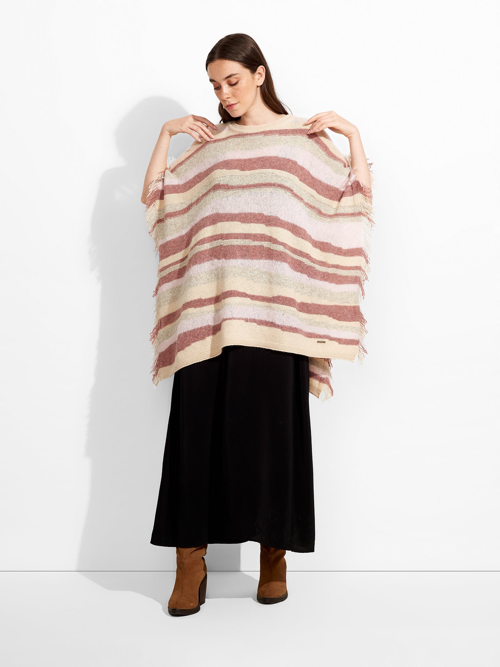 Poncho Zegovia De Baby Alpaca Color Beige