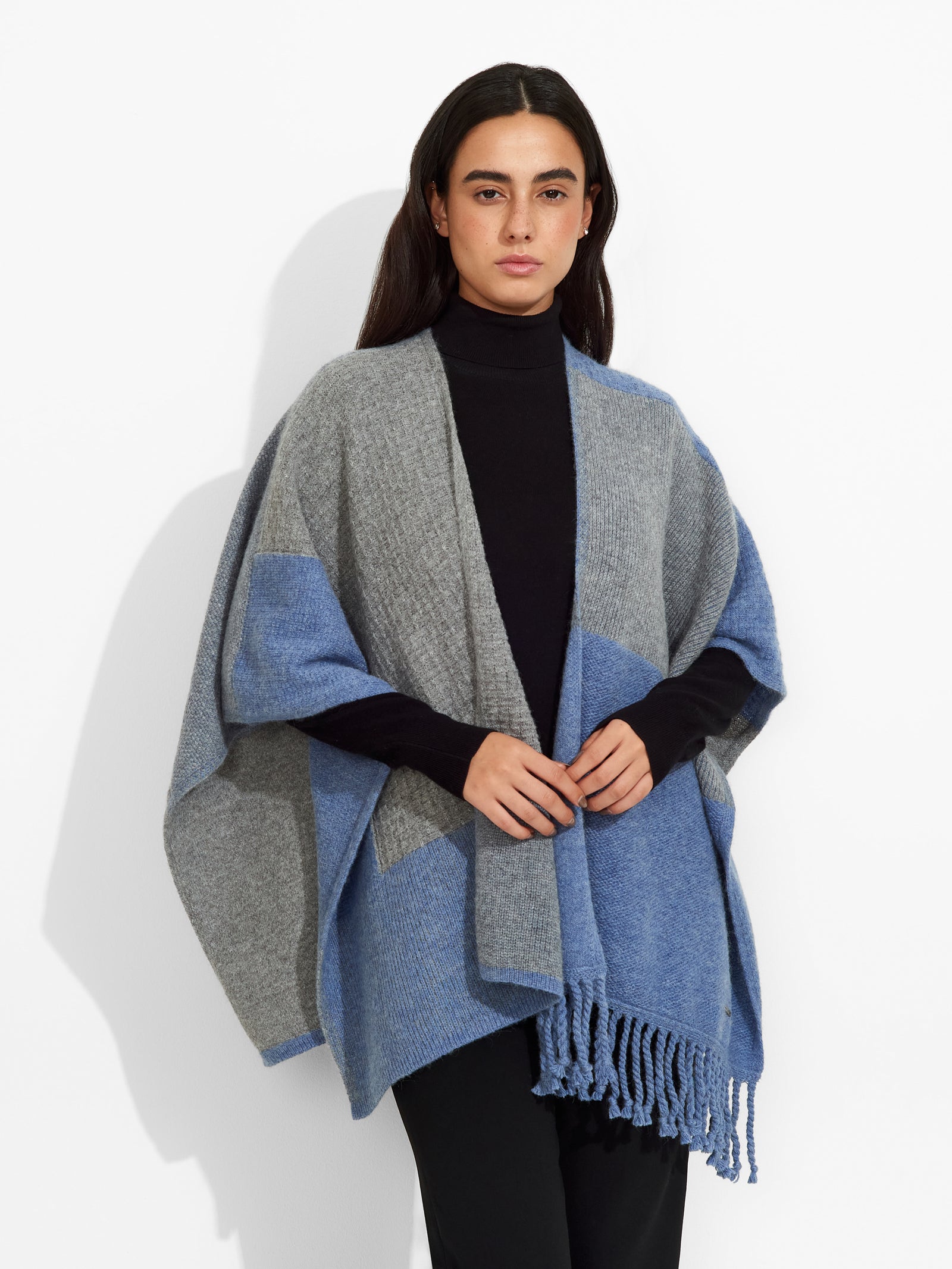 Baby Alpaca Zela Cape Sky Blue