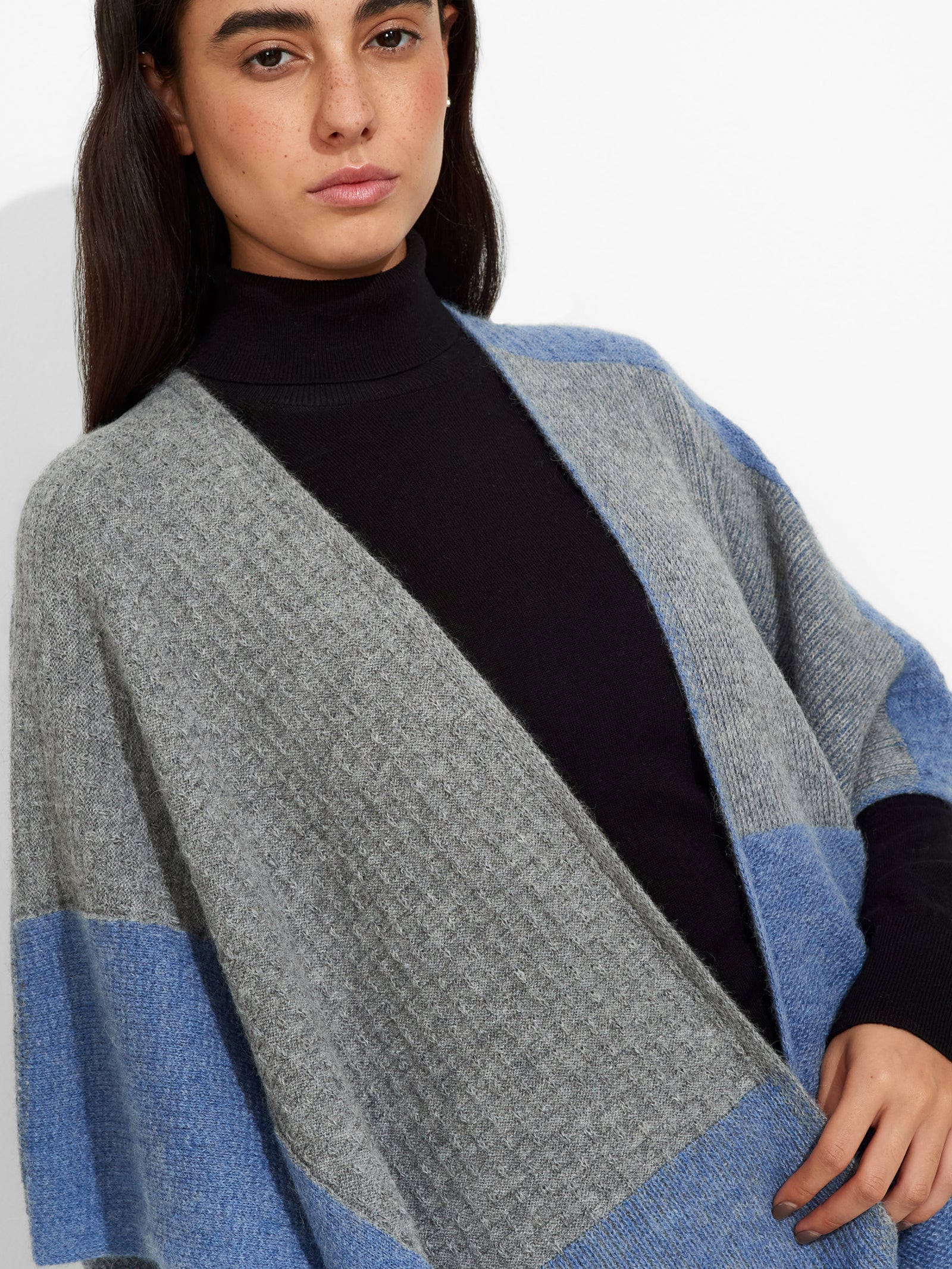 Baby Alpaca Zela Cape Sky Blue